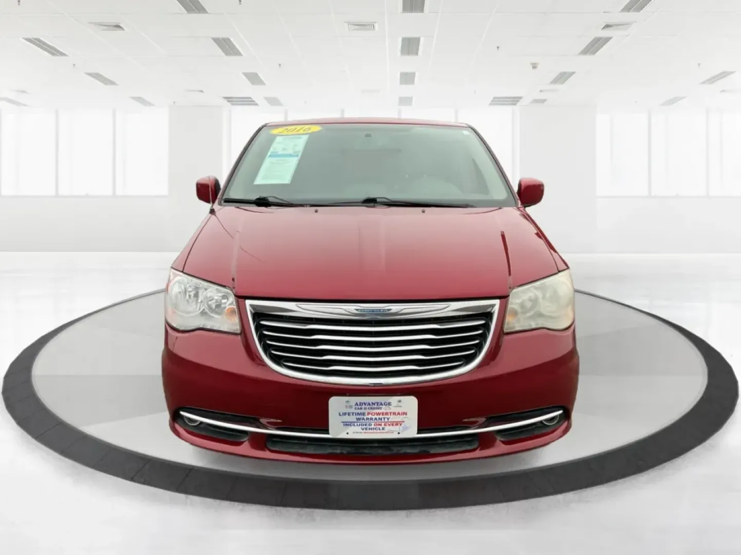 2016 Chrysler Town and Country Touring (2C4RC1BG8GR) with an Pentastar 3.6L V-6 DOHC engine, located at 880 E. National Road, Vandalia, OH, 45377, (937) 908-9800, 39.891918, -84.183594 - **Find Your Family Adventure with This 2016 Chrysler Town and Country at Advantage Car and Credit - Vandalia!**<br /> <br /> Imagine packing up your family and hitting the open road in a reliable, spacious van that caters to all your travel needs. The 2016 Chrysler Town and Country is your ticke - Photo#7