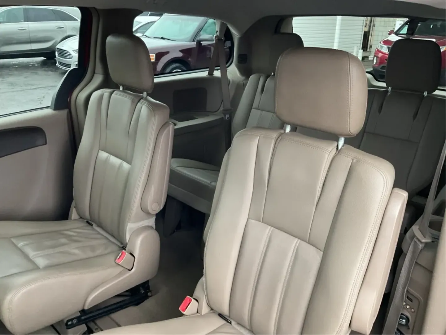 2016 Chrysler Town and Country Touring (2C4RC1BG8GR) with an Pentastar 3.6L V-6 DOHC engine, located at 880 E. National Road, Vandalia, OH, 45377, (937) 908-9800, 39.891918, -84.183594 - **Find Your Family Adventure with This 2016 Chrysler Town and Country at Advantage Car and Credit - Vandalia!**<br /> <br /> Imagine packing up your family and hitting the open road in a reliable, spacious van that caters to all your travel needs. The 2016 Chrysler Town and Country is your ticke - Photo#10