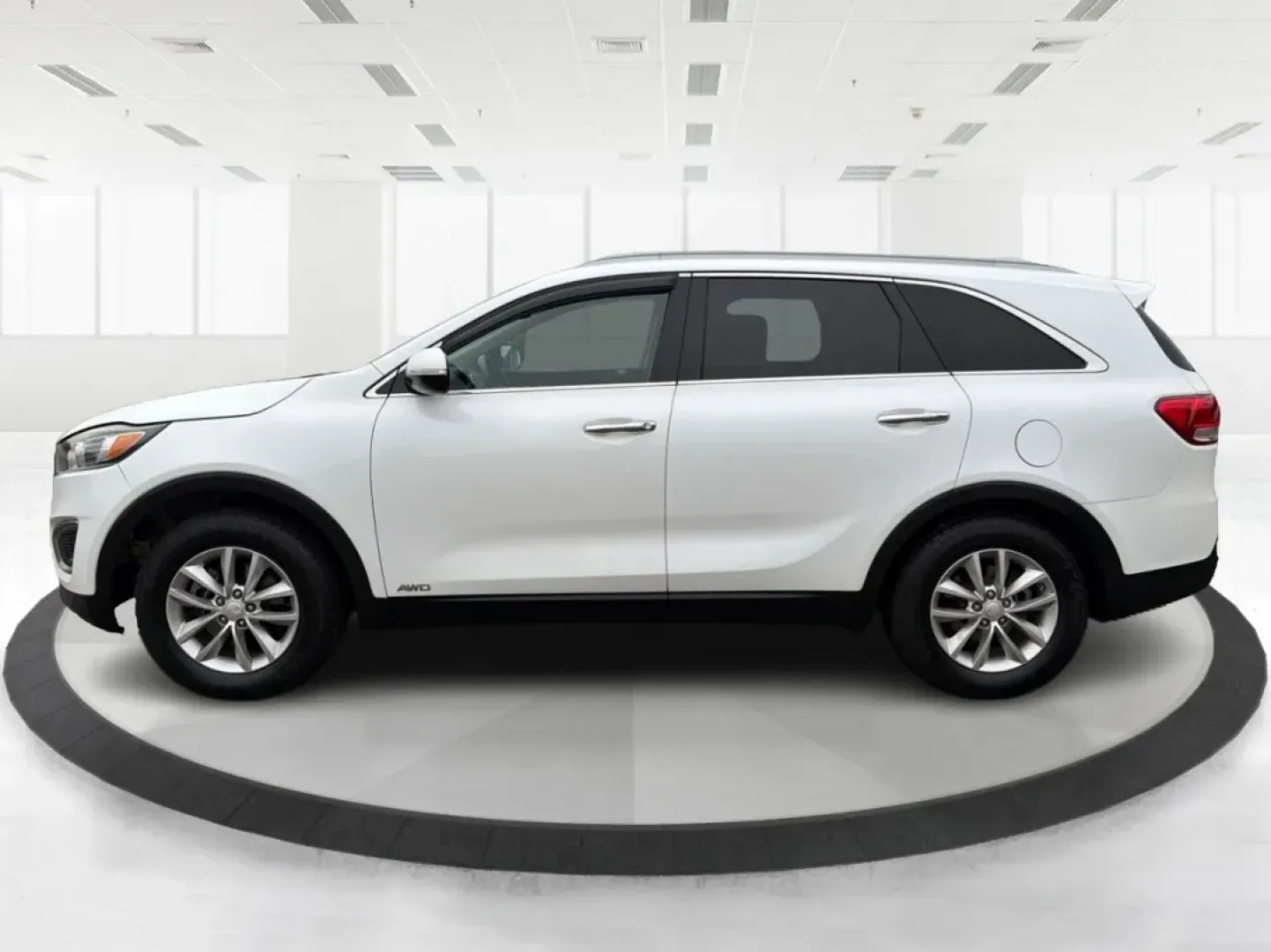 2016 Kia Sorento 2.4L LX (5XYPGDA36GG) with an 2.4L I-4 gasoline direct injection engine, located at 1951 S Dayton Lakeview Rd., New Carlisle, OH, 45344, (937) 908-9800, 39.890999, -84.050255 - **Experience Adventure with the 2016 Kia Sorento Your Perfect Family SUV!**<br /> <br /> Are you ready to elevate your family's adventures with a vehicle that's as versatile as your lifestyle? Look no further than the 2016 Kia Sorento, available now at Advantage Car and Credit in New Carlisle, OH. - Photo#5