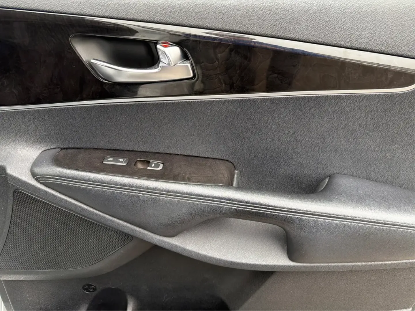 2016 Kia Sorento 2.4L LX (5XYPGDA36GG) with an 2.4L I-4 gasoline direct injection engine, located at 1951 S Dayton Lakeview Rd., New Carlisle, OH, 45344, (937) 908-9800, 39.890999, -84.050255 - **Experience Adventure with the 2016 Kia Sorento Your Perfect Family SUV!**<br /> <br /> Are you ready to elevate your family's adventures with a vehicle that's as versatile as your lifestyle? Look no further than the 2016 Kia Sorento, available now at Advantage Car and Credit in New Carlisle, OH. - Photo#19