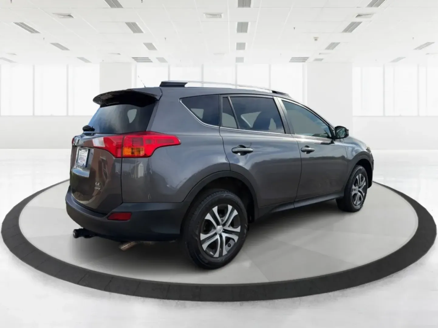 2013 Toyota RAV4 LE (2T3BFREV1DW) with an 2.5L I-4 DOHC engine, located at 401 Woodman Dr, Riverside, OH, 45431, (937) 908-9800, 39.760899, -84.123421 - Are you ready to elevate your daily commute or embark on your next weekend adventure? Look no further than this impressive 2013 Toyota RAV4 LE, available now at Advantage Car and Credit - Riverside. This versatile SUV is perfect for budget-conscious buyers seeking a reliable vehicle that accommodate - Photo#2