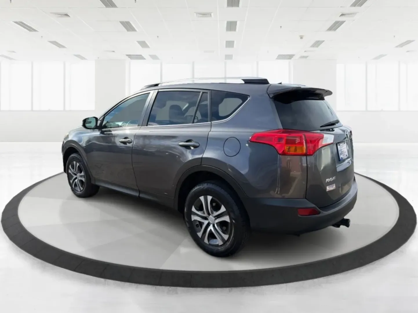 2013 Toyota RAV4 LE (2T3BFREV1DW) with an 2.5L I-4 DOHC engine, located at 401 Woodman Dr, Riverside, OH, 45431, (937) 908-9800, 39.760899, -84.123421 - Are you ready to elevate your daily commute or embark on your next weekend adventure? Look no further than this impressive 2013 Toyota RAV4 LE, available now at Advantage Car and Credit - Riverside. This versatile SUV is perfect for budget-conscious buyers seeking a reliable vehicle that accommodate - Photo#4