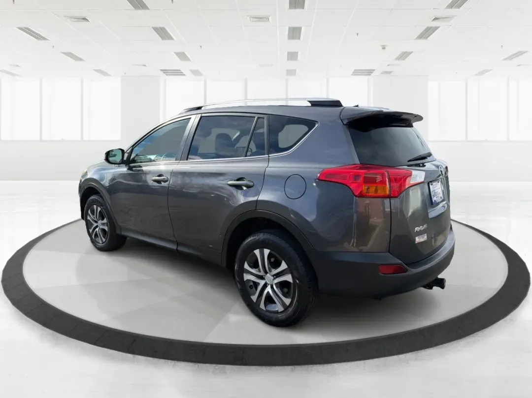 2013 Toyota RAV4 LE (2T3BFREV1DW) with an 2.5L I-4 DOHC engine, located at 401 Woodman Dr, Riverside, OH, 45431, (937) 908-9800, 39.760899, -84.123421 - Are you ready to elevate your daily commute or embark on your next weekend adventure? Look no further than this impressive 2013 Toyota RAV4 LE, available now at Advantage Car and Credit - Riverside. This versatile SUV is perfect for budget-conscious buyers seeking a reliable vehicle that accommodate - Photo#4