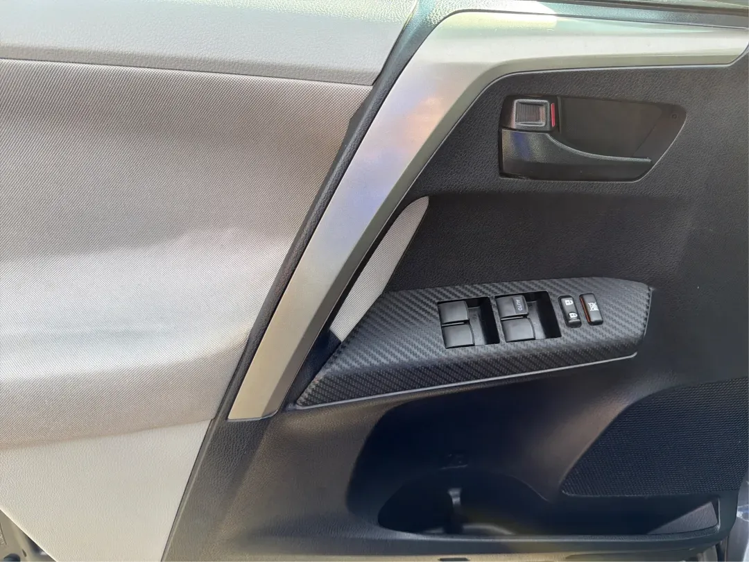 2013 Toyota RAV4 LE (2T3BFREV1DW) with an 2.5L I-4 DOHC engine, located at 401 Woodman Dr, Riverside, OH, 45431, (937) 908-9800, 39.760899, -84.123421 - Are you ready to elevate your daily commute or embark on your next weekend adventure? Look no further than this impressive 2013 Toyota RAV4 LE, available now at Advantage Car and Credit - Riverside. This versatile SUV is perfect for budget-conscious buyers seeking a reliable vehicle that accommodate - Photo#17