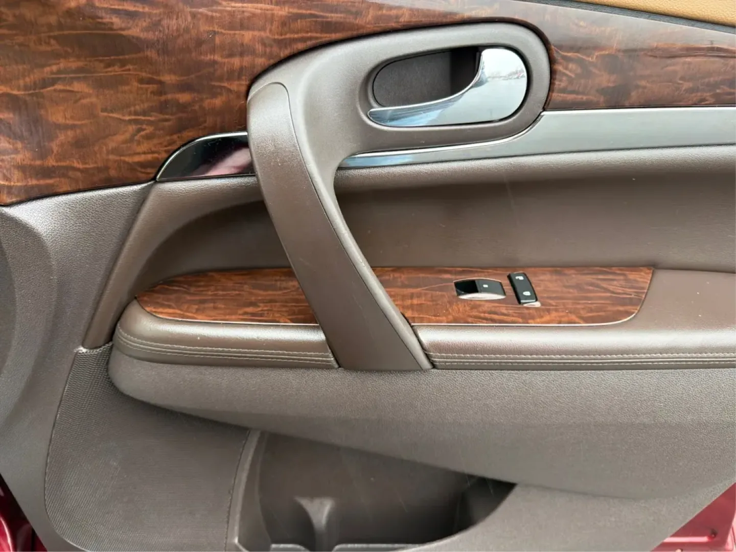 2017 Buick Enclave Leather (5GAKVBKD7HJ) with an 3.6L V-6 gasoline direct injection engine, located at 1099 N County Rd 25A, Troy, OH, 45373, (937) 908-9800, 40.057079, -84.212883 - **Discover Adventure with the 2017 Buick Enclave Perfect for Your Growing Family!**<br /> <br /> Are you a family on the go, looking for a reliable vehicle that can seamlessly handle your busy lifestyle? Look no further than the stunning 2017 Buick Enclave, now available at Advantage Car and Credit - Photo#20