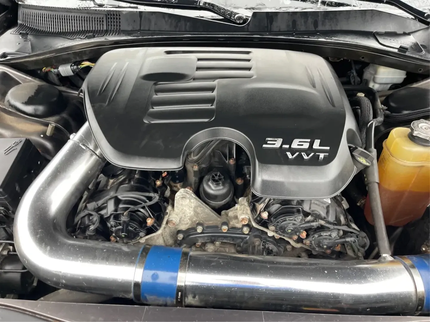 2014 Dodge Charger SXT (2C3CDXJG6EH) with an 3.6L V-6 DOHC engine, 8-Speed Automatic transmission, located at 4508 South Dixie Dr, Moraine, OH, 45439, (937) 908-9800, 39.689976, -84.218452 - **Unleash Your Inner Adventurer with this 2014 Dodge Charger SXT!**<br /> <br /> Are you ready to transform your daily commute into an exhilarating experience? Look no further than this 2014 Dodge Charger SXT, available now at Advantage Car and Credit Piqua! Perfect for those who crave a blend of s - Photo#11