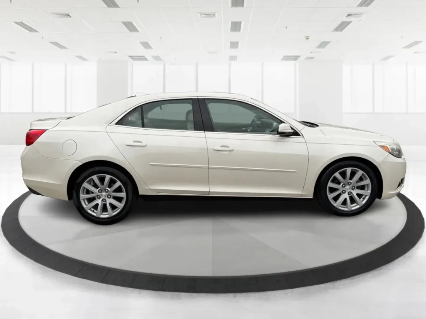 2014 Chevrolet Malibu 2LT (1G11E5SL4EF) with an ECOTEC 2.5L I-4 gasoline direct injection engine, located at 4508 South Dixie Dr, Moraine, OH, 45439, (937) 908-9800, 39.689976, -84.218452 - **Drive into Comfort and Confidence with the 2014 Chevrolet Malibu 2LT!**<br /> <br /> Are you searching for the perfect vehicle to elevate your daily commute or weekend adventures? Look no further! The 2014 Chevrolet Malibu 2LT is designed for those who value comfort, practicality, and style. Wheth - Photo#1