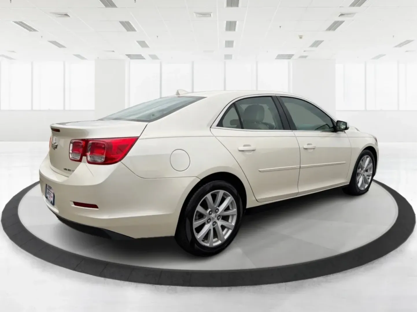 2014 Chevrolet Malibu 2LT (1G11E5SL4EF) with an ECOTEC 2.5L I-4 gasoline direct injection engine, located at 4508 South Dixie Dr, Moraine, OH, 45439, (937) 908-9800, 39.689976, -84.218452 - **Drive into Comfort and Confidence with the 2014 Chevrolet Malibu 2LT!**<br /> <br /> Are you searching for the perfect vehicle to elevate your daily commute or weekend adventures? Look no further! The 2014 Chevrolet Malibu 2LT is designed for those who value comfort, practicality, and style. Wheth - Photo#2