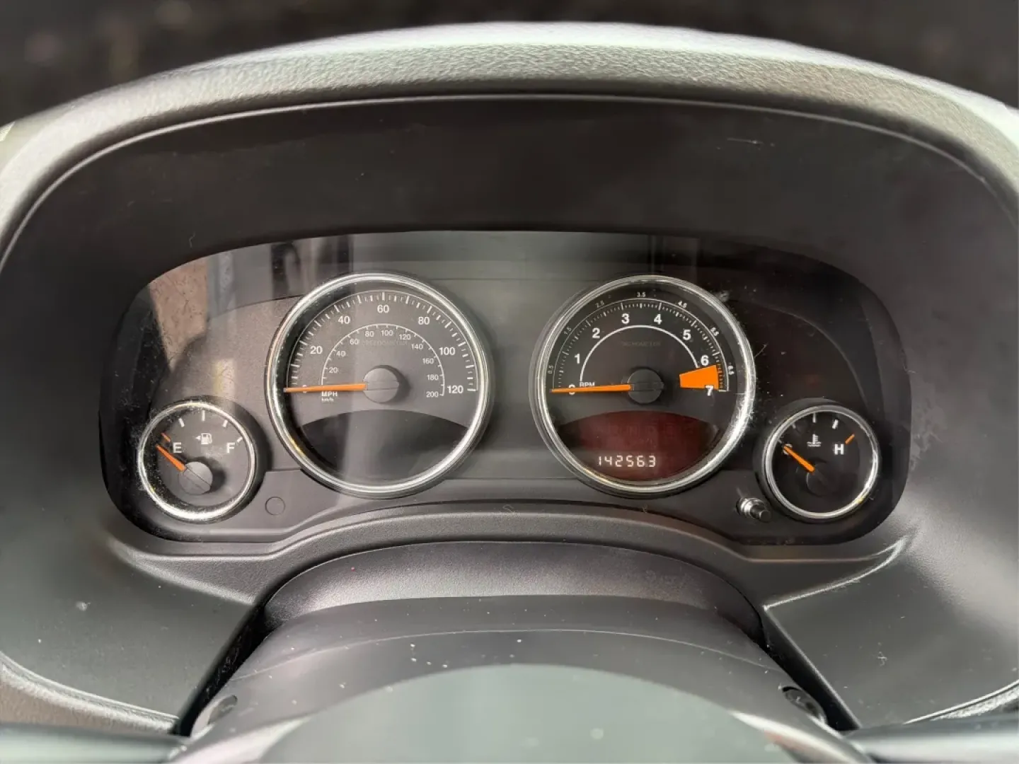 2014 Jeep Compass Latitude (1C4NJDEB3ED) with an 2.4L I-4 DOHC engine, located at 4508 South Dixie Dr, Moraine, OH, 45439, (937) 908-9800, 39.689976, -84.218452 - ### Explore the Open Road with Confidence in the 2014 Jeep Compass Latitude!<br /> <br /> Are you ready to embrace the freedom of adventure? The 2014 Jeep Compass Latitude is the perfect vehicle for those who crave a blend of rugged capability and family-friendly comfort. Whether you're planning a w - Photo#15