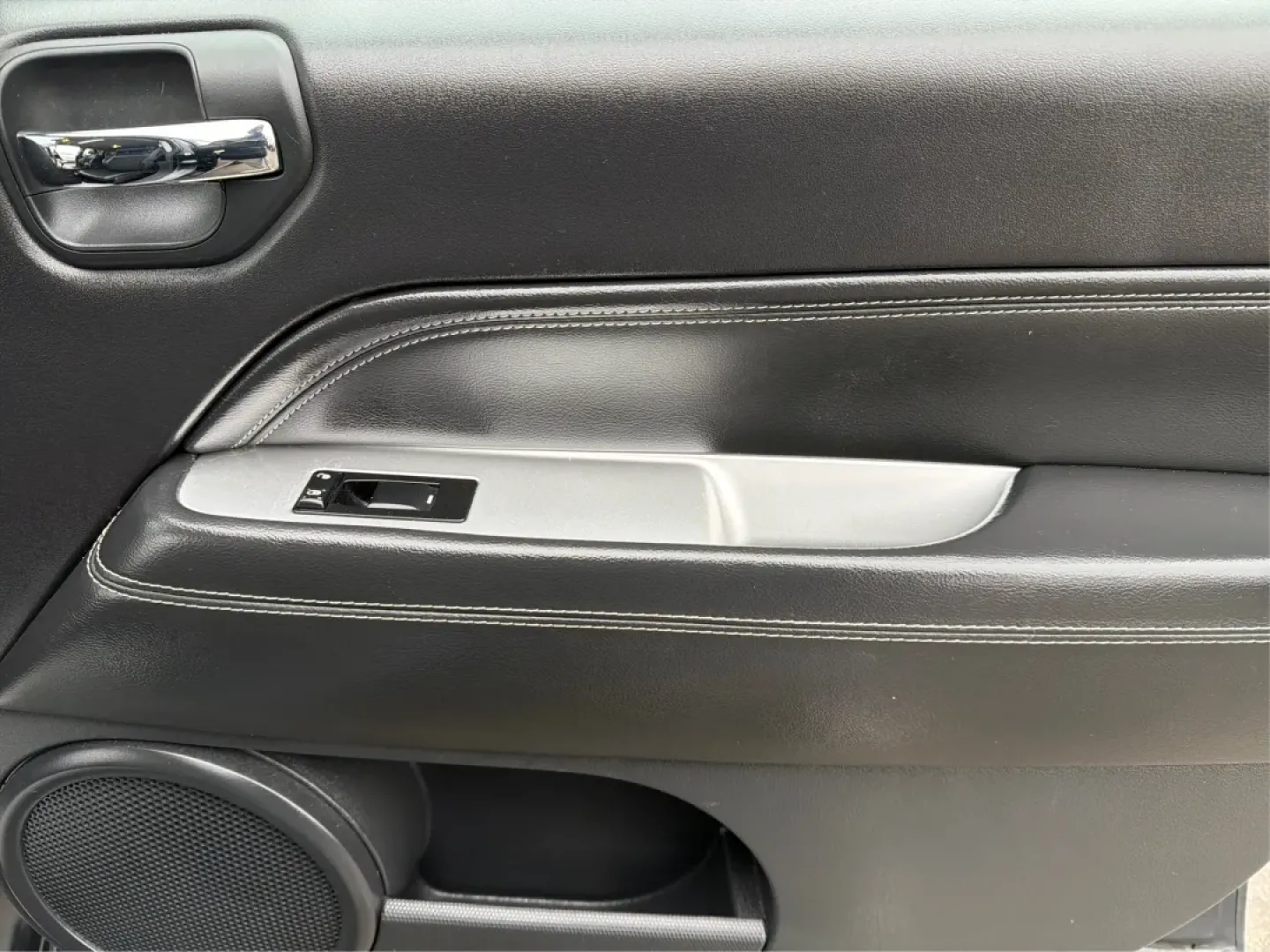 2014 Jeep Compass Latitude (1C4NJDEB3ED) with an 2.4L I-4 DOHC engine, located at 4508 South Dixie Dr, Moraine, OH, 45439, (937) 908-9800, 39.689976, -84.218452 - ### Explore the Open Road with Confidence in the 2014 Jeep Compass Latitude!<br /> <br /> Are you ready to embrace the freedom of adventure? The 2014 Jeep Compass Latitude is the perfect vehicle for those who crave a blend of rugged capability and family-friendly comfort. Whether you're planning a w - Photo#18