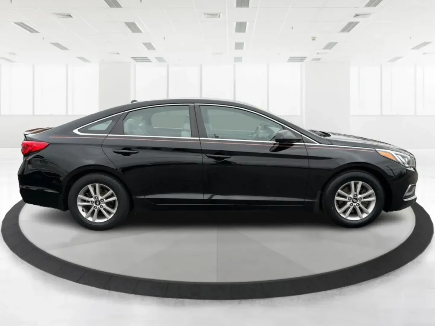 2017 Hyundai Sonata SE (5NPE24AF6HH) with an 2.4L I-4 gasoline direct injection engine, located at 8750 N County Rd 25A, Piqua, OH, 45356, (937) 908-9800, 40.164391, -84.232513 - Experience the open road like never before with the 2017 Hyundai Sonata SE, a perfect sedan for those who value style, comfort, and reliability. Whether you're commuting to work in Piqua, planning weekend getaways, or driving your family to soccer practice, this versatile vehicle is designed to meet - Photo#1