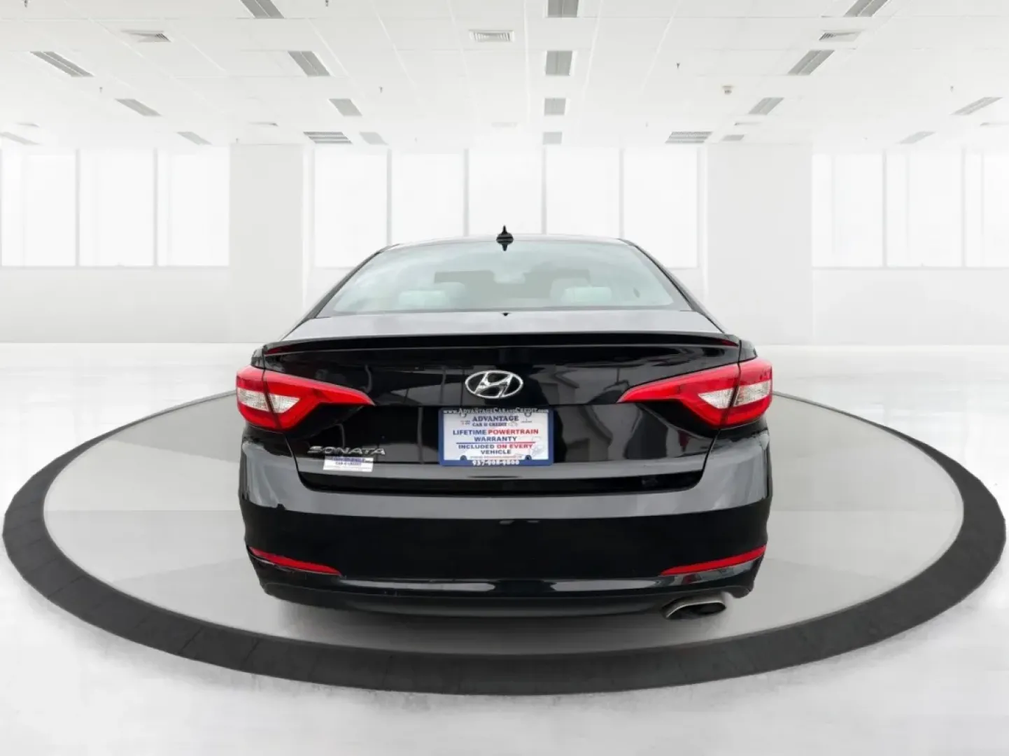 2017 Hyundai Sonata SE (5NPE24AF6HH) with an 2.4L I-4 gasoline direct injection engine, located at 8750 N County Rd 25A, Piqua, OH, 45356, (937) 908-9800, 40.164391, -84.232513 - Experience the open road like never before with the 2017 Hyundai Sonata SE, a perfect sedan for those who value style, comfort, and reliability. Whether you're commuting to work in Piqua, planning weekend getaways, or driving your family to soccer practice, this versatile vehicle is designed to meet - Photo#3