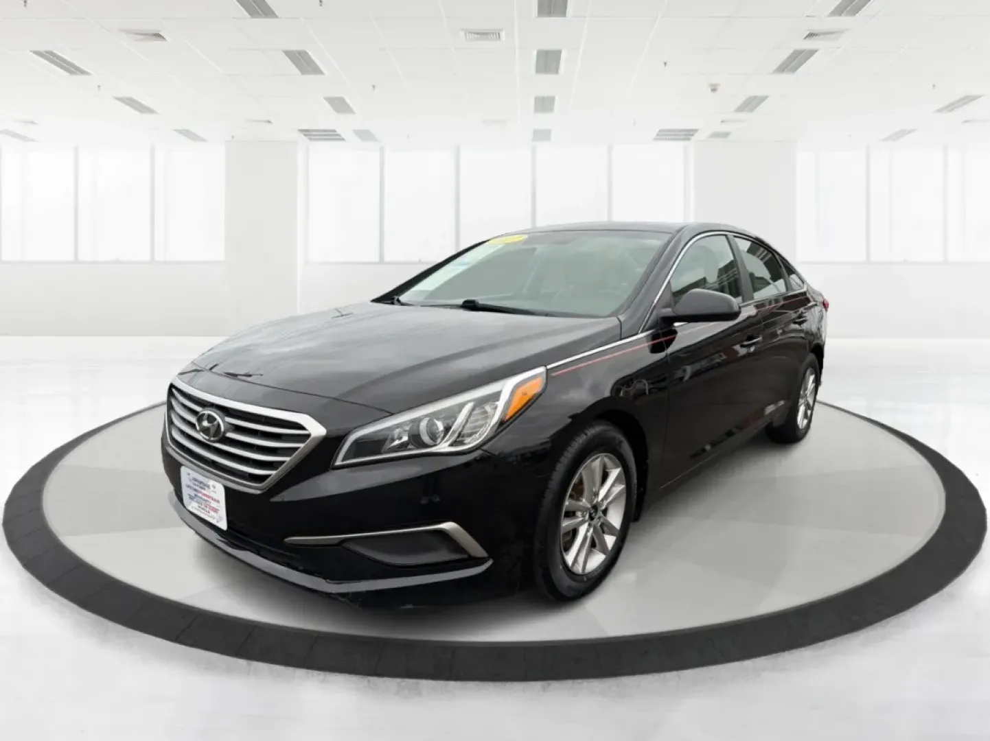 2017 Hyundai Sonata SE (5NPE24AF6HH) with an 2.4L I-4 gasoline direct injection engine, located at 8750 N County Rd 25A, Piqua, OH, 45356, (937) 908-9800, 40.164391, -84.232513 - Experience the open road like never before with the 2017 Hyundai Sonata SE, a perfect sedan for those who value style, comfort, and reliability. Whether you're commuting to work in Piqua, planning weekend getaways, or driving your family to soccer practice, this versatile vehicle is designed to meet - Photo#8