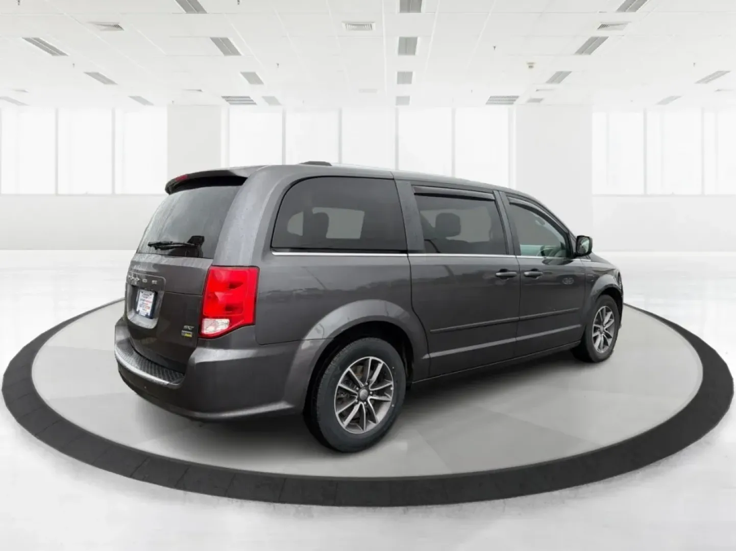 2017 Dodge Grand Caravan SXT (2C4RDGCG4HR) with an Pentastar 3.6L V-6 DOHC engine, located at 8750 N County Rd 25A, Piqua, OH, 45356, (937) 908-9800, 40.164391, -84.232513 - 2017 Dodge Grand Caravan SXT - Photo#2