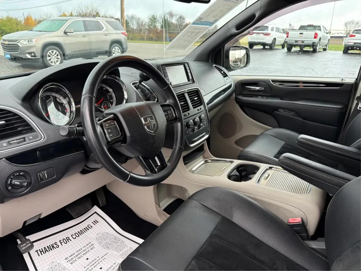 2017 Dodge Grand Caravan SXT (2C4RDGCG4HR) with an Pentastar 3.6L V-6 DOHC engine, located at 8750 N County Rd 25A, Piqua, OH, 45356, (937) 908-9800, 40.164391, -84.232513 - 2017 Dodge Grand Caravan SXT - Photo#9