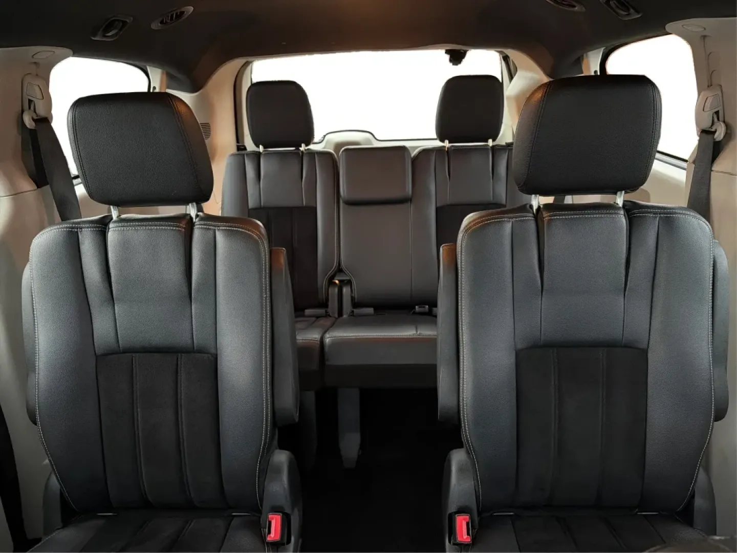 2017 Dodge Grand Caravan SXT (2C4RDGCG4HR) with an Pentastar 3.6L V-6 DOHC engine, located at 8750 N County Rd 25A, Piqua, OH, 45356, (937) 908-9800, 40.164391, -84.232513 - 2017 Dodge Grand Caravan SXT - Photo#14