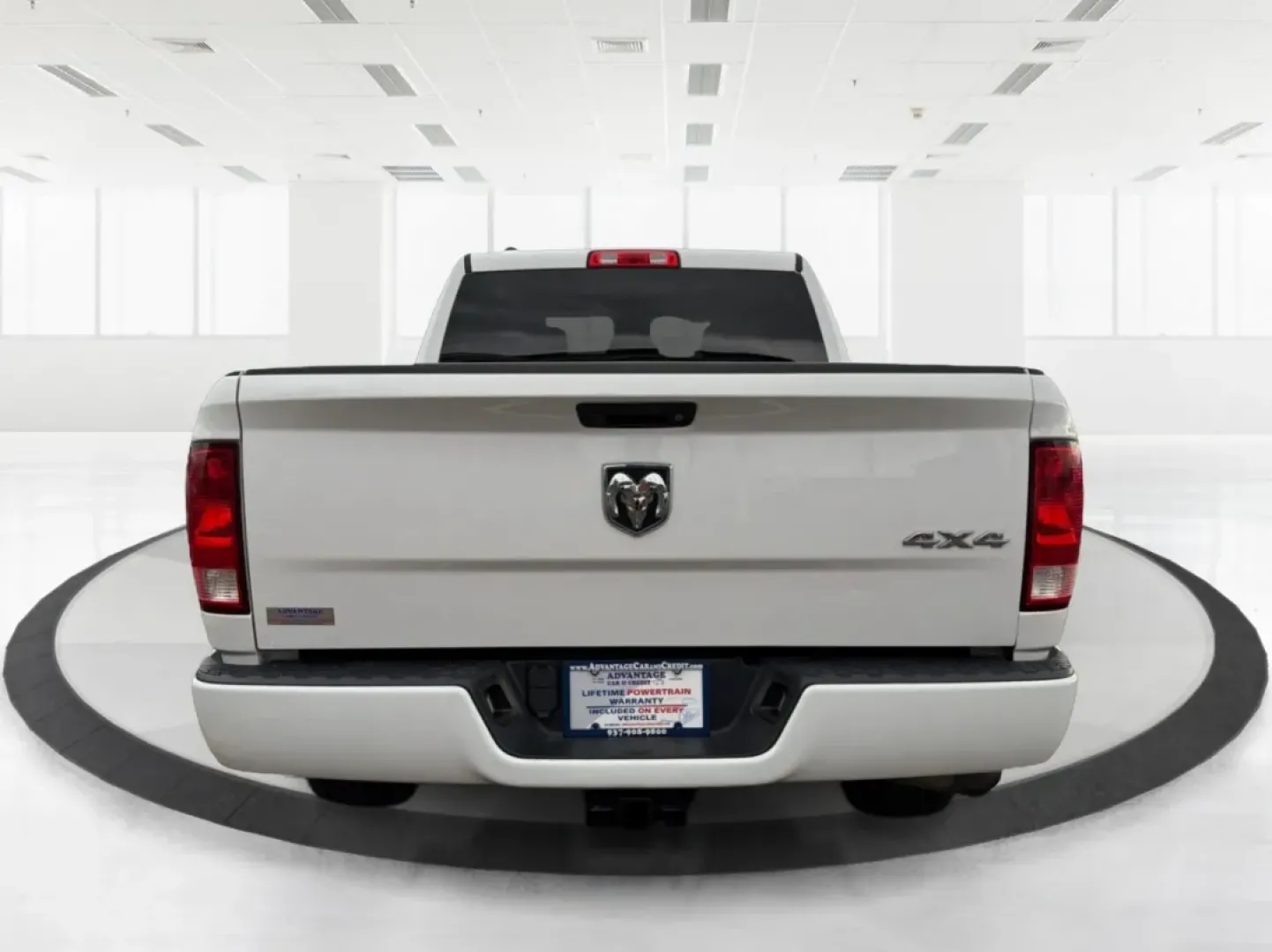 2018 Ram 1500 Express Crew Cab 4x4 5'7 Box (1C6RR7KG7JS) with an Other engine, located at 1230 East Main St, Xenia, OH, 45385, (937) 908-9800, 39.688026, -83.910172 - **Unleash Your Adventurous Side with the 2018 Ram 1500 Express Crew Cab 4x4!** <br /> <br /> If you're a weekend warrior or need a reliable truck for your daily commute, the 2018 Ram 1500 Express Crew Cab is ready to take on any challenge you throw its way. Perfect for outdoor enthusiasts and growin - Photo#3