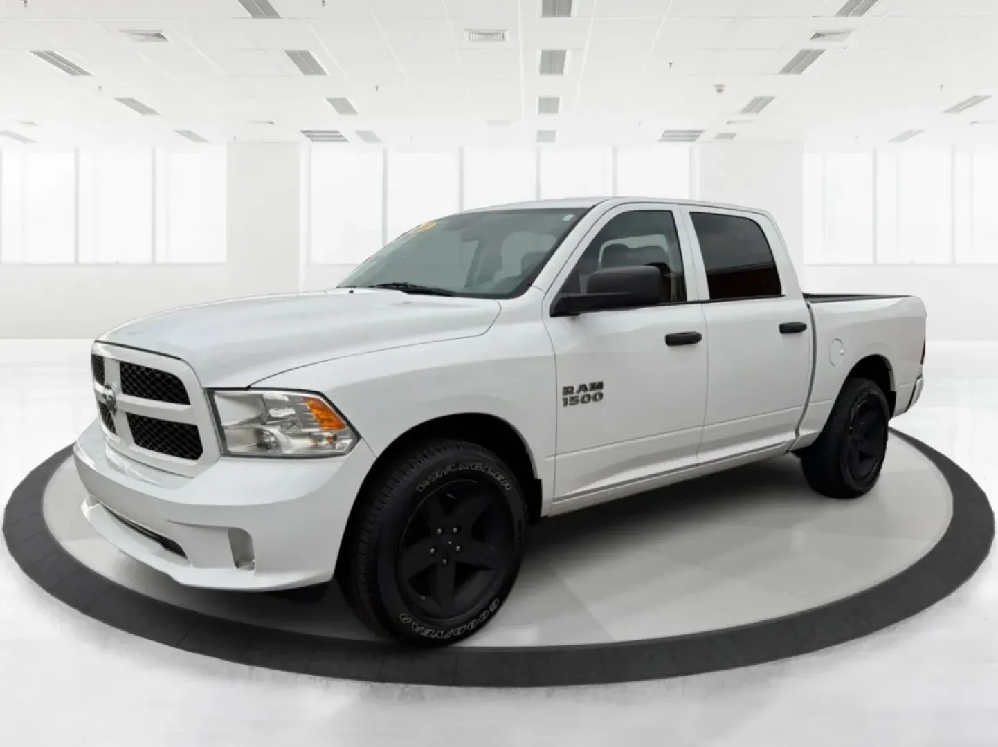 2018 Ram 1500 Express Crew Cab 4x4 5'7 Box (1C6RR7KG7JS) with an Other engine, located at 1230 East Main St, Xenia, OH, 45385, (937) 908-9800, 39.688026, -83.910172 - **Unleash Your Adventurous Side with the 2018 Ram 1500 Express Crew Cab 4x4!** <br /> <br /> If you're a weekend warrior or need a reliable truck for your daily commute, the 2018 Ram 1500 Express Crew Cab is ready to take on any challenge you throw its way. Perfect for outdoor enthusiasts and growin - Photo#8