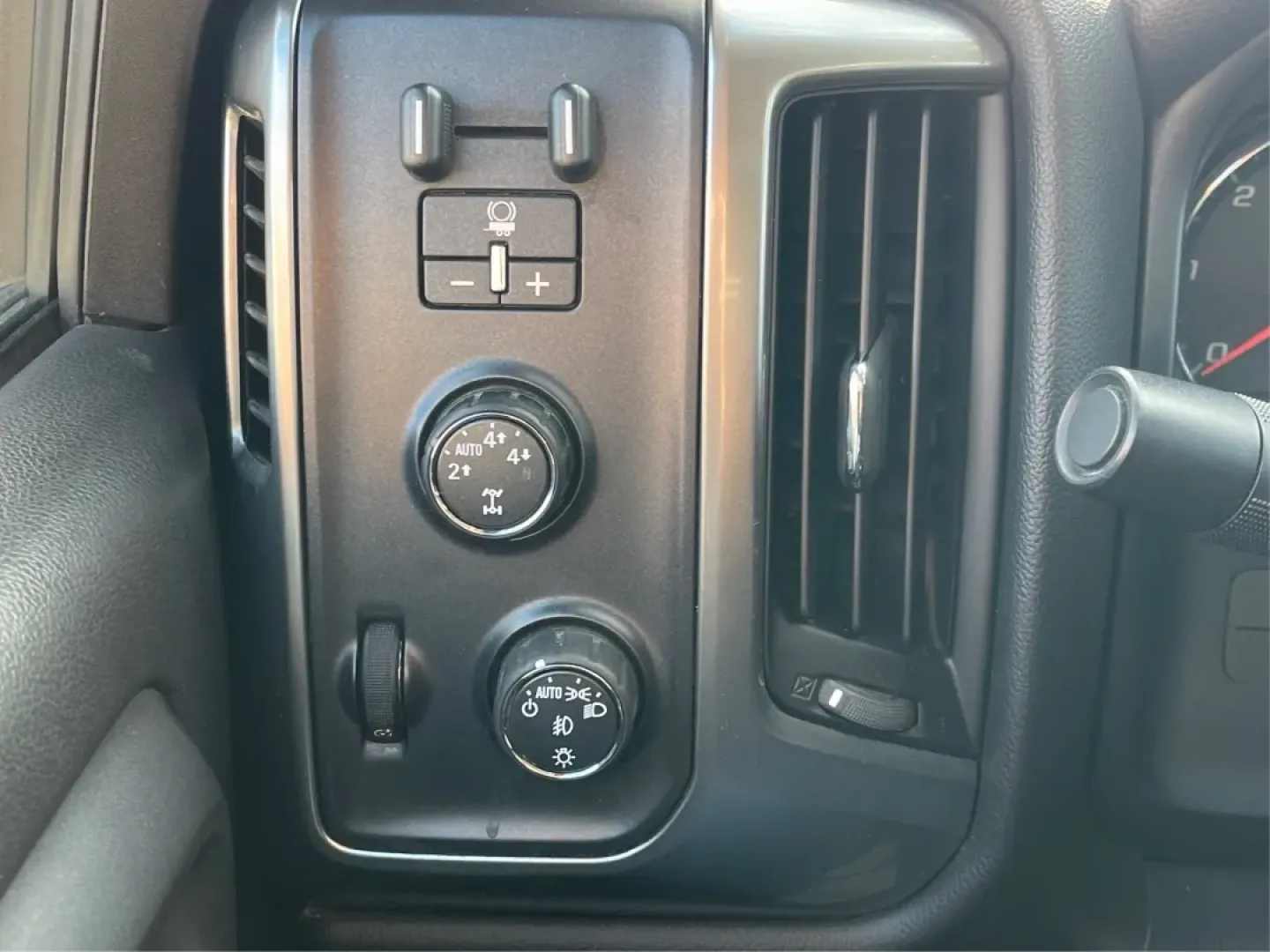 2016 Chevrolet Silverado 1500 1LT (1GCVKREC4GZ) with an EcoTec3 4.3L V-6 gasoline direct injection engine, located at 1951 S Dayton Lakeview Rd., New Carlisle, OH, 45344, (937) 908-9800, 39.890999, -84.050255 - Are you ready to elevate your adventures and tackle any terrain? The 2016 Chevrolet Silverado 1500 is the perfect companion for those who crave both utility and comfort. Whether you're a growing family needing to haul kids and gear, or an outdoor enthusiast looking to conquer weekend getaways, this - Photo#16