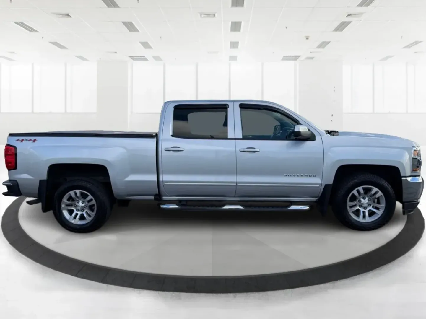 2016 Chevrolet Silverado 1500 1LT (1GCUKREC8GF) with an EcoTec3 5.3L V-8 gasoline direct injection engine, located at 4508 South Dixie Dr, Moraine, OH, 45439, (937) 908-9800, 39.689976, -84.218452 - **Discover the Ultimate Adventure with the 2016 Chevrolet Silverado 1500 at Advantage Car and Credit - Vandalia!**<br /> <br /> Are you ready to elevate your driving experience and tackle the open road with confidence? Look no further than our stunning 2016 Chevrolet Silverado 1500, available now at - Photo#1