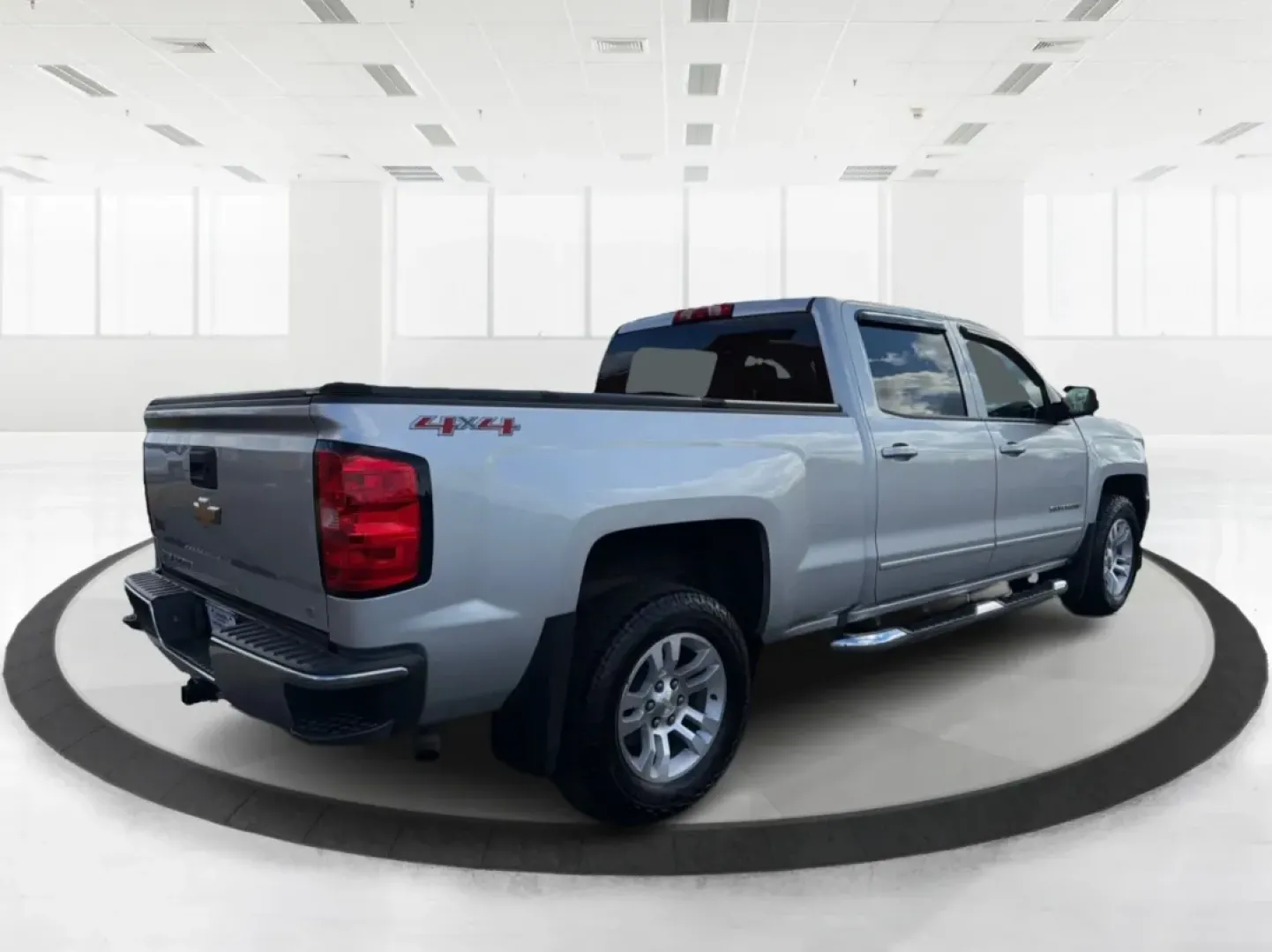 2016 Chevrolet Silverado 1500 1LT (1GCUKREC8GF) with an EcoTec3 5.3L V-8 gasoline direct injection engine, located at 4508 South Dixie Dr, Moraine, OH, 45439, (937) 908-9800, 39.689976, -84.218452 - **Discover the Ultimate Adventure with the 2016 Chevrolet Silverado 1500 at Advantage Car and Credit - Vandalia!**<br /> <br /> Are you ready to elevate your driving experience and tackle the open road with confidence? Look no further than our stunning 2016 Chevrolet Silverado 1500, available now at - Photo#2