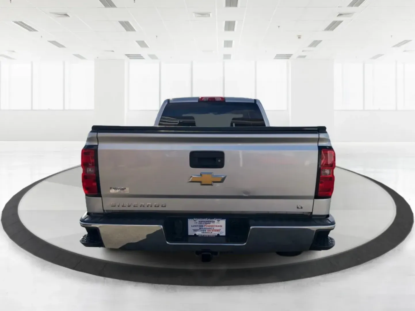 2016 Chevrolet Silverado 1500 1LT (1GCUKREC8GF) with an EcoTec3 5.3L V-8 gasoline direct injection engine, located at 4508 South Dixie Dr, Moraine, OH, 45439, (937) 908-9800, 39.689976, -84.218452 - **Discover the Ultimate Adventure with the 2016 Chevrolet Silverado 1500 at Advantage Car and Credit - Vandalia!**<br /> <br /> Are you ready to elevate your driving experience and tackle the open road with confidence? Look no further than our stunning 2016 Chevrolet Silverado 1500, available now at - Photo#3