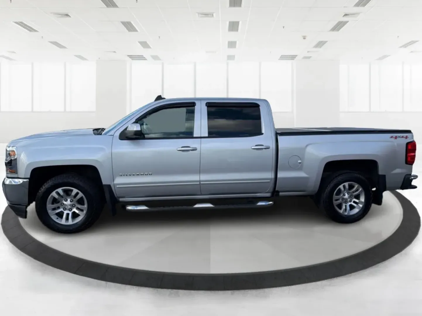 2016 Chevrolet Silverado 1500 1LT (1GCUKREC8GF) with an EcoTec3 5.3L V-8 gasoline direct injection engine, located at 4508 South Dixie Dr, Moraine, OH, 45439, (937) 908-9800, 39.689976, -84.218452 - **Discover the Ultimate Adventure with the 2016 Chevrolet Silverado 1500 at Advantage Car and Credit - Vandalia!**<br /> <br /> Are you ready to elevate your driving experience and tackle the open road with confidence? Look no further than our stunning 2016 Chevrolet Silverado 1500, available now at - Photo#5