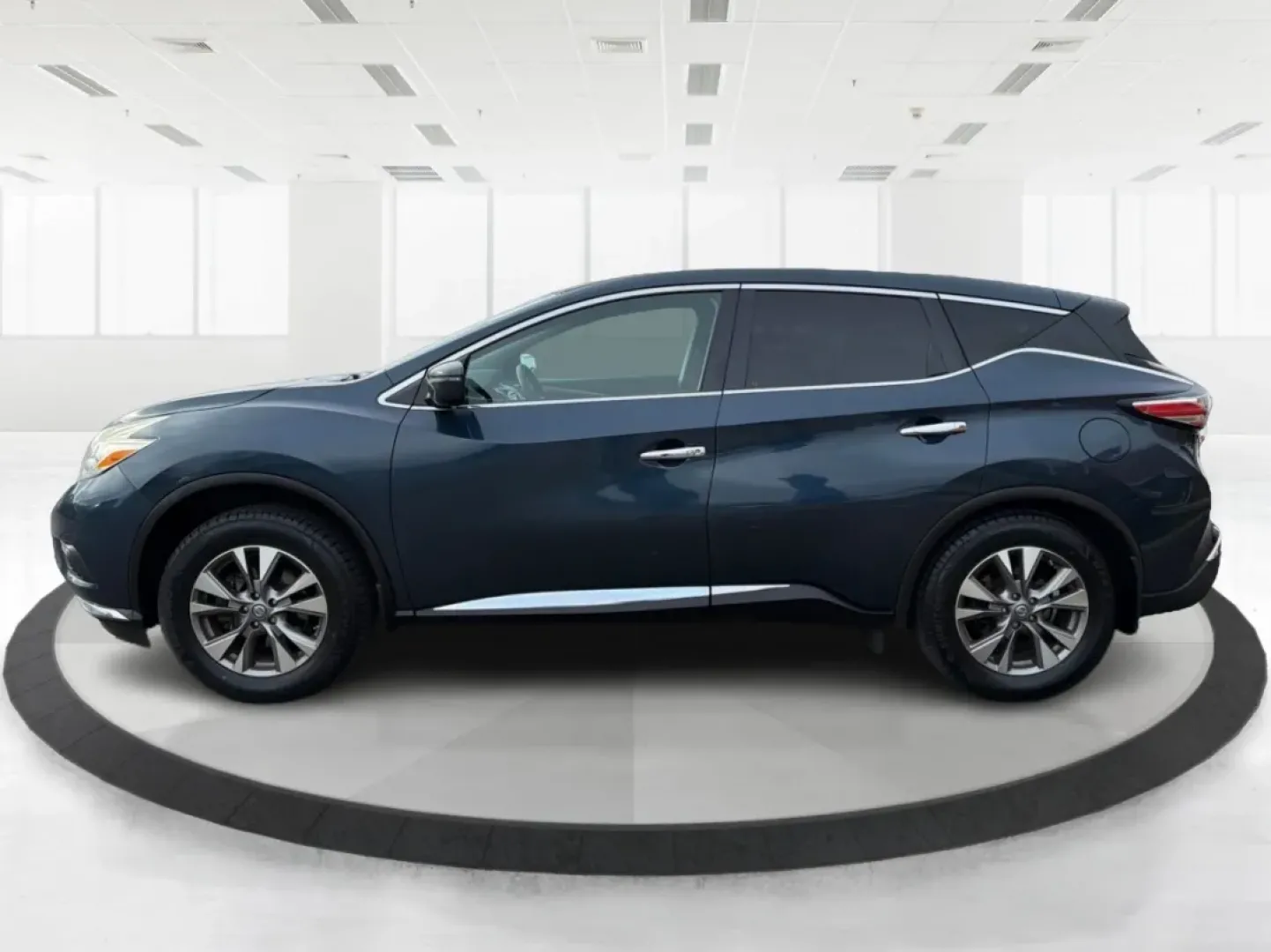 2016 Nissan Murano S (5N1AZ2MH1GN) with an 3.5L V-6 DOHC engine, located at 880 E. National Road, Vandalia, OH, 45377, (937) 908-9800, 39.891918, -84.183594 - **Elevate Your Daily Drive with the 2016 Nissan Murano S Perfect for Families and Adventurers Alike!**<br /> <br /> Are you in search of a vehicle that seamlessly blends style, comfort, and performance? Look no further than this stunning **2016 Nissan Murano S**, available now at **Advantage Car an - Photo#5