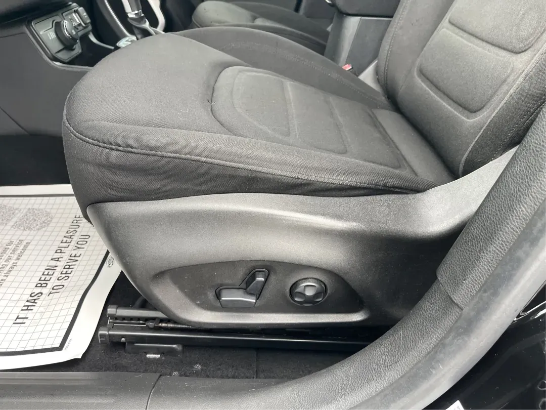 2018 Jeep Renegade Latitude 4x4 (ZACCJBBB5JP) with an Other engine, located at 1951 S Dayton Lakeview Rd., New Carlisle, OH, 45344, (937) 908-9800, 39.890999, -84.050255 - **Explore New Adventures with the 2018 Jeep Renegade Latitude 4x4!**<br /> <br /> Are you ready to elevate your adventures with a vehicle that perfectly balances style, comfort, and capability? Look no further than this striking 2018 Jeep Renegade Latitude 4x4, available now at Advantage Car and Cre - Photo#17