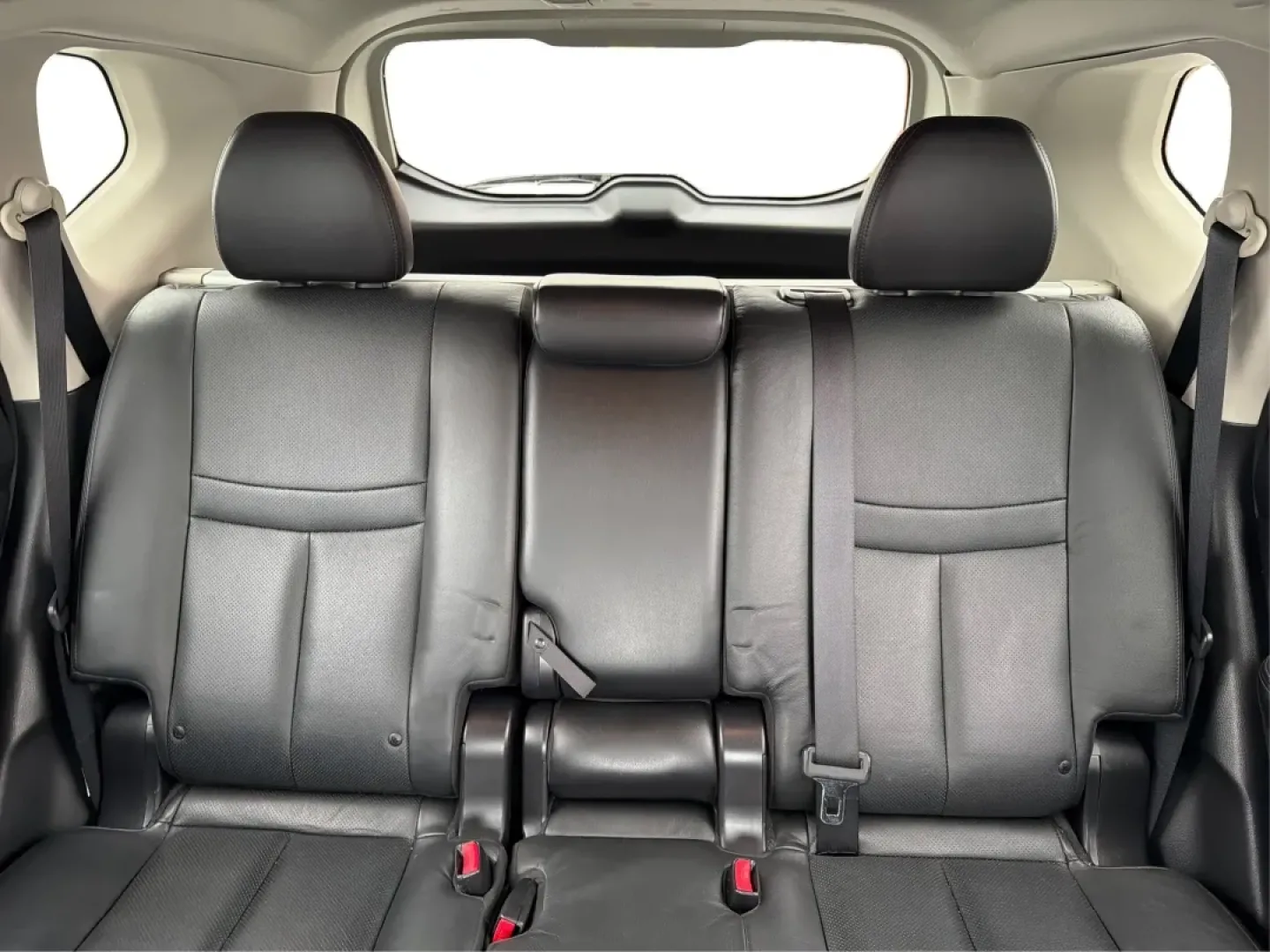 2014 Nissan Rogue SL (5N1AT2MV2EC) with an 2.5L I-4 DOHC engine, located at 1099 N County Rd 25A, Troy, OH, 45373, (937) 908-9800, 40.057079, -84.212883 - **Your Adventure Awaits with the 2014 Nissan Rogue SL at Advantage Car and Credit - Troy!**<br /> <br /> Are you ready to explore the great outdoors or tackle your daily commute with confidence? The 2014 Nissan Rogue SL is the perfect SUV for those who crave versatility and comfort in their driving - Photo#14