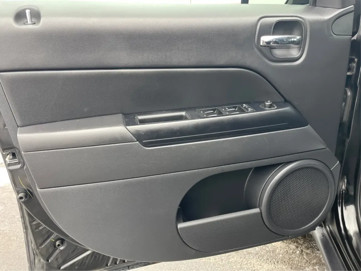 2015 Jeep Patriot High Altitude Edition (1C4NJRFB5FD) with an 2.4L I-4 DOHC engine, located at 1951 S Dayton Lakeview Rd., New Carlisle, OH, 45344, (937) 908-9800, 39.890999, -84.050255 - **Experience Adventure and Convenience with the 2015 Jeep Patriot at Advantage Car and Credit - New Carlisle, OH!**<br /> <br /> Are you ready to elevate your driving lifestyle? Whether you're a weekend adventurer seeking thrilling off-road experiences, a busy commuter needing reliable transportatio - Photo#17