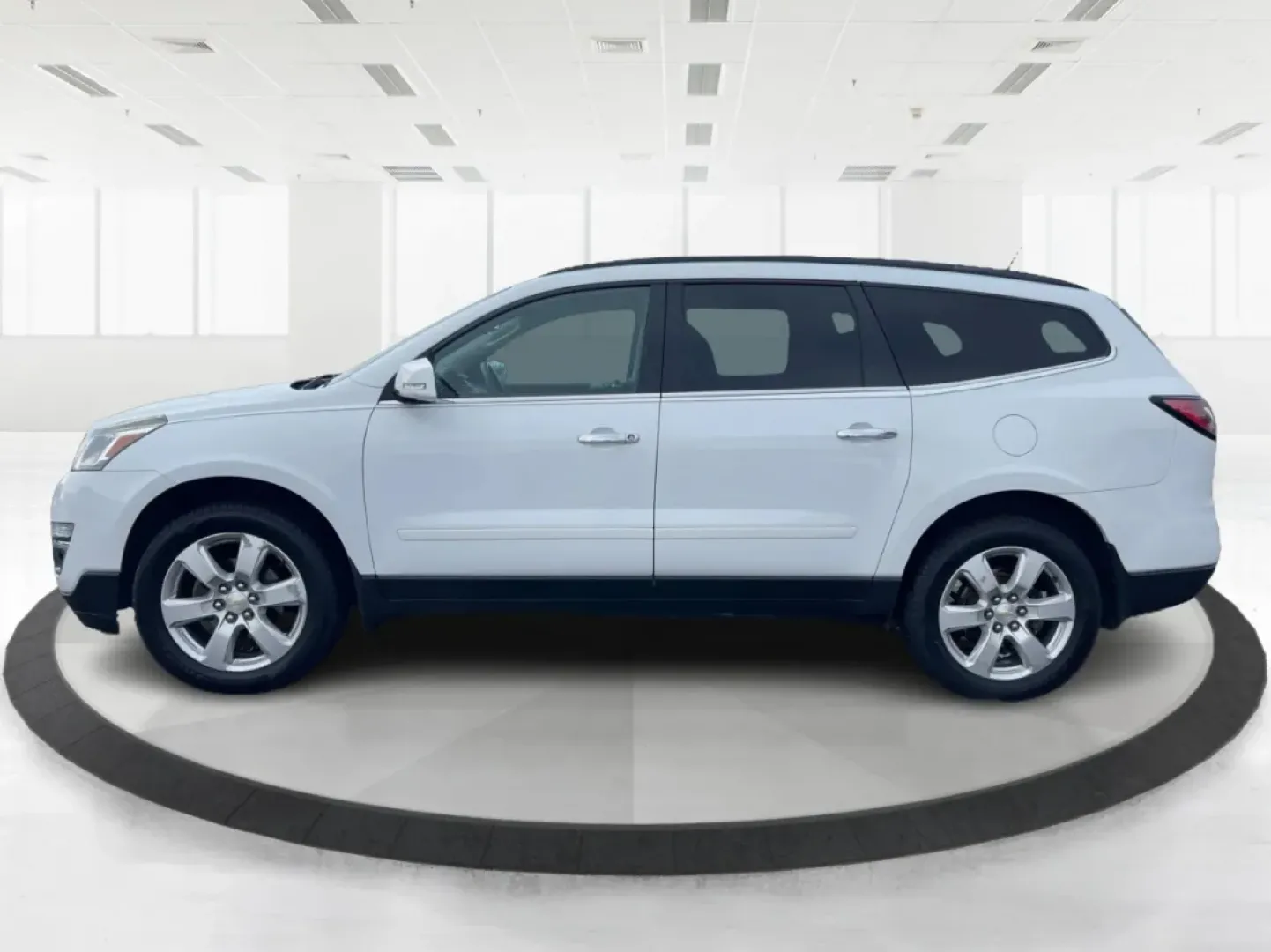 2017 Chevrolet Traverse 1LT (1GNKRGKDXHJ) with an 3.6L V-6 gasoline direct injection engine, located at 880 E. National Road, Vandalia, OH, 45377, (937) 908-9800, 39.891918, -84.183594 - **Explore the Open Road with the 2017 Chevrolet Traverse: Your Family's Ideal Adventure Companion!**<br /> <br /> Are you seeking a versatile SUV that effortlessly blends comfort, style, and practicality? Look no further than the stunning 2017 Chevrolet Traverse 1LT, available now at Advantage Car a - Photo#5