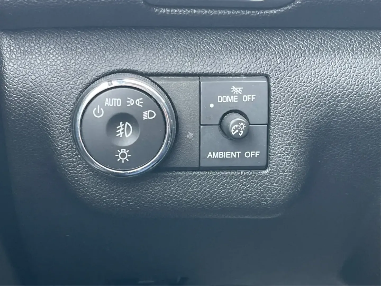 2017 Chevrolet Traverse 1LT (1GNKRGKDXHJ) with an 3.6L V-6 gasoline direct injection engine, located at 880 E. National Road, Vandalia, OH, 45377, (937) 908-9800, 39.891918, -84.183594 - **Explore the Open Road with the 2017 Chevrolet Traverse: Your Family's Ideal Adventure Companion!**<br /> <br /> Are you seeking a versatile SUV that effortlessly blends comfort, style, and practicality? Look no further than the stunning 2017 Chevrolet Traverse 1LT, available now at Advantage Car a - Photo#17