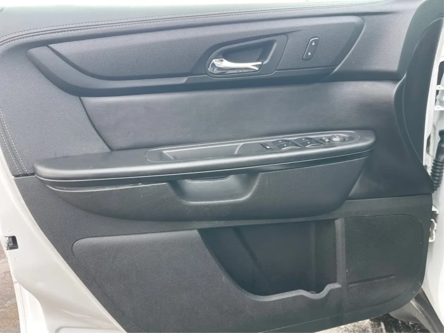 2017 Chevrolet Traverse 1LT (1GNKRGKDXHJ) with an 3.6L V-6 gasoline direct injection engine, located at 880 E. National Road, Vandalia, OH, 45377, (937) 908-9800, 39.891918, -84.183594 - **Explore the Open Road with the 2017 Chevrolet Traverse: Your Family's Ideal Adventure Companion!**<br /> <br /> Are you seeking a versatile SUV that effortlessly blends comfort, style, and practicality? Look no further than the stunning 2017 Chevrolet Traverse 1LT, available now at Advantage Car a - Photo#19