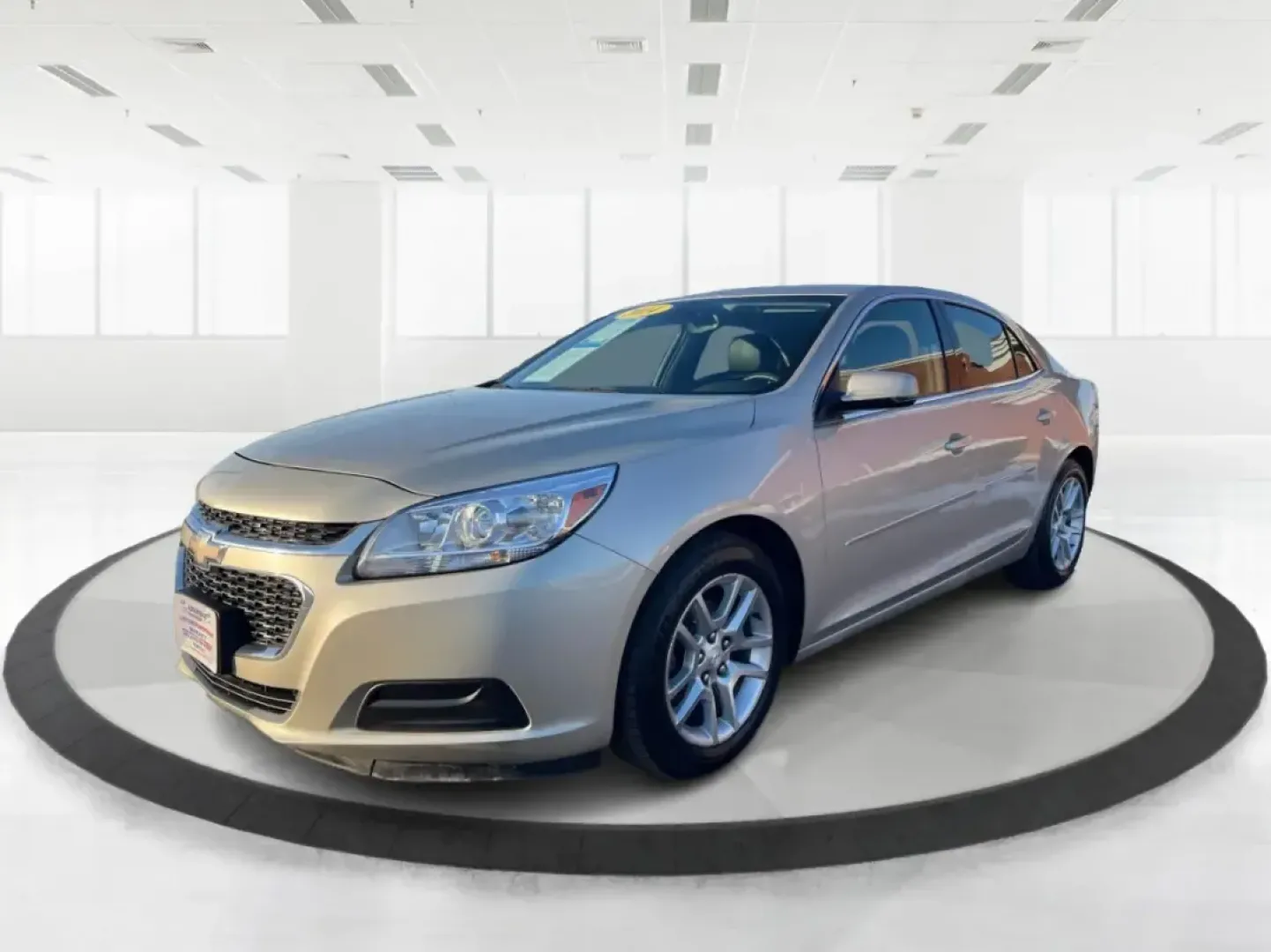 2014 Chevrolet Malibu 1LT (1G11C5SL7EF) with an ECOTEC 2.5L I-4 gasoline direct injection engine, 6-Speed Automatic transmission, located at 880 E. National Road, Vandalia, OH, 45377, (937) 908-9800, 39.891918, -84.183594 - Are you ready to elevate your daily commute or make unforgettable memories on weekend adventures? The 2014 Chevrolet Malibu 1LT, now available at Advantage Car and Credit in Xenia, OH, is the perfect sedan for those seeking a reliable, stylish, and feature-packed vehicle without breaking the bank. W - Photo#8