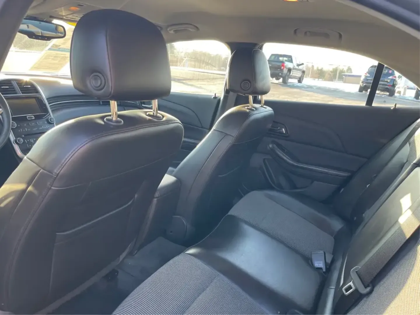 2014 Chevrolet Malibu 1LT (1G11C5SL7EF) with an ECOTEC 2.5L I-4 gasoline direct injection engine, 6-Speed Automatic transmission, located at 880 E. National Road, Vandalia, OH, 45377, (937) 908-9800, 39.891918, -84.183594 - Are you ready to elevate your daily commute or make unforgettable memories on weekend adventures? The 2014 Chevrolet Malibu 1LT, now available at Advantage Car and Credit in Xenia, OH, is the perfect sedan for those seeking a reliable, stylish, and feature-packed vehicle without breaking the bank. W - Photo#10