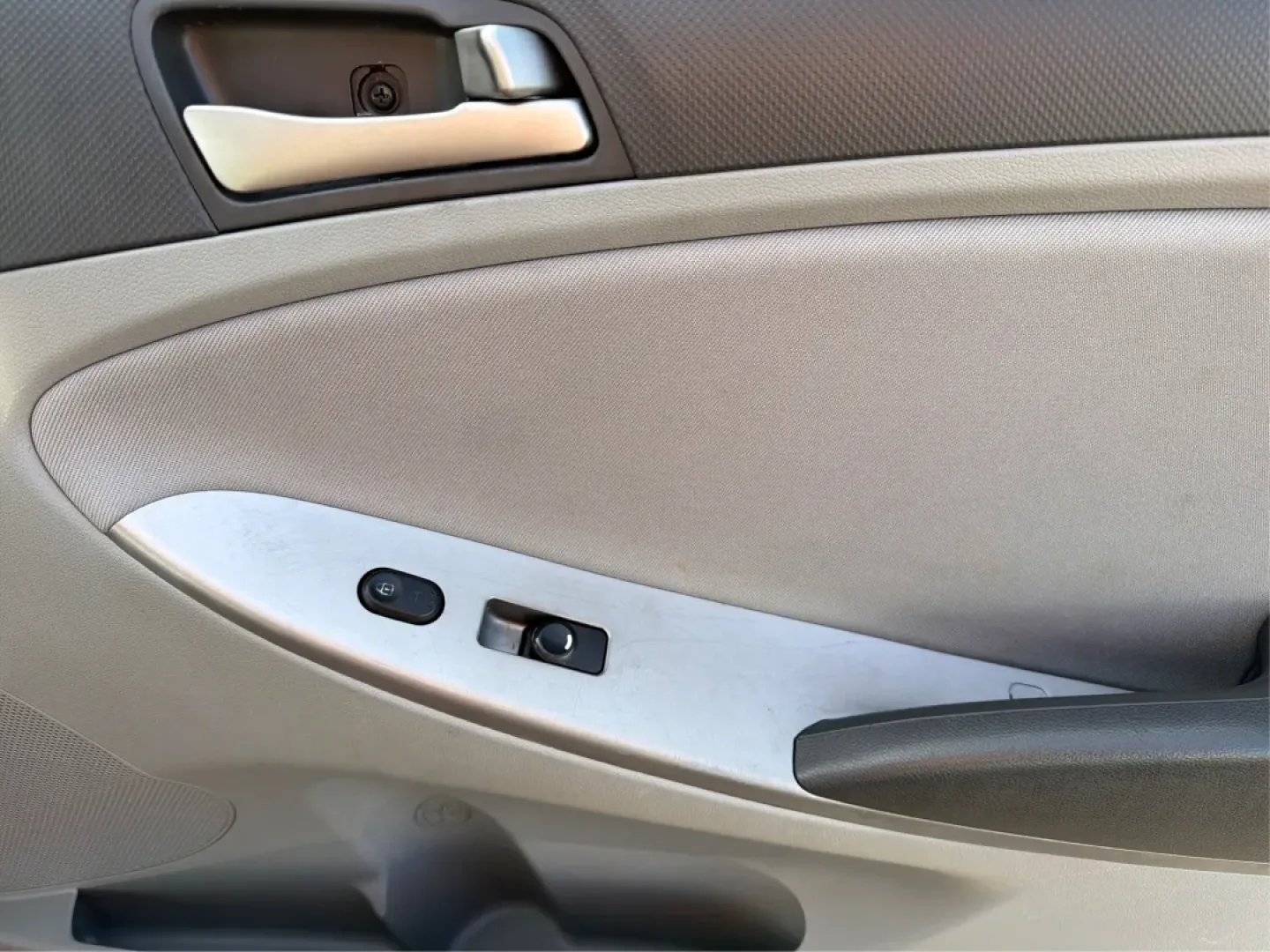 2016 Hyundai Accent SE (KMHCT4AE7GU) with an 1.6L I-4 gasoline direct injection engine, located at 1951 S Dayton Lakeview Rd., New Carlisle, OH, 45344, (937) 908-9800, 39.890999, -84.050255 - **Discover Your Next Adventure with This 2016 Hyundai Accent SE Sedan!**<br /> <br /> Are you looking for a reliable vehicle to elevate your daily commute or weekend getaways? Look no further than the stunning 2016 Hyundai Accent SE Sedan available at Advantage Car and Credit. Located at 1951 S Dayt - Photo#17