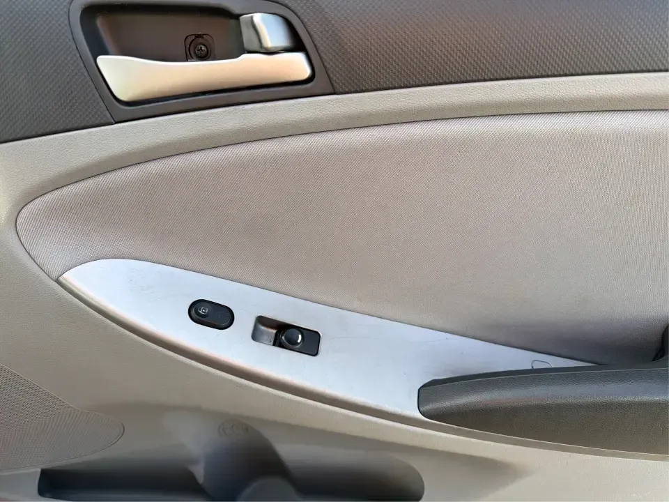 2016 Hyundai Accent SE (KMHCT4AE7GU) with an 1.6L I-4 gasoline direct injection engine, 6A transmission, located at 880 E. National Road, Vandalia, OH, 45377, (937) 908-9800, 39.891918, -84.183594 - **Discover Your Next Adventure with This 2016 Hyundai Accent SE Sedan!**<br /> <br /> Are you looking for a reliable vehicle to elevate your daily commute or weekend getaways? Look no further than the stunning 2016 Hyundai Accent SE Sedan available at Advantage Car and Credit. Located at 1951 S Dayt - Photo#17