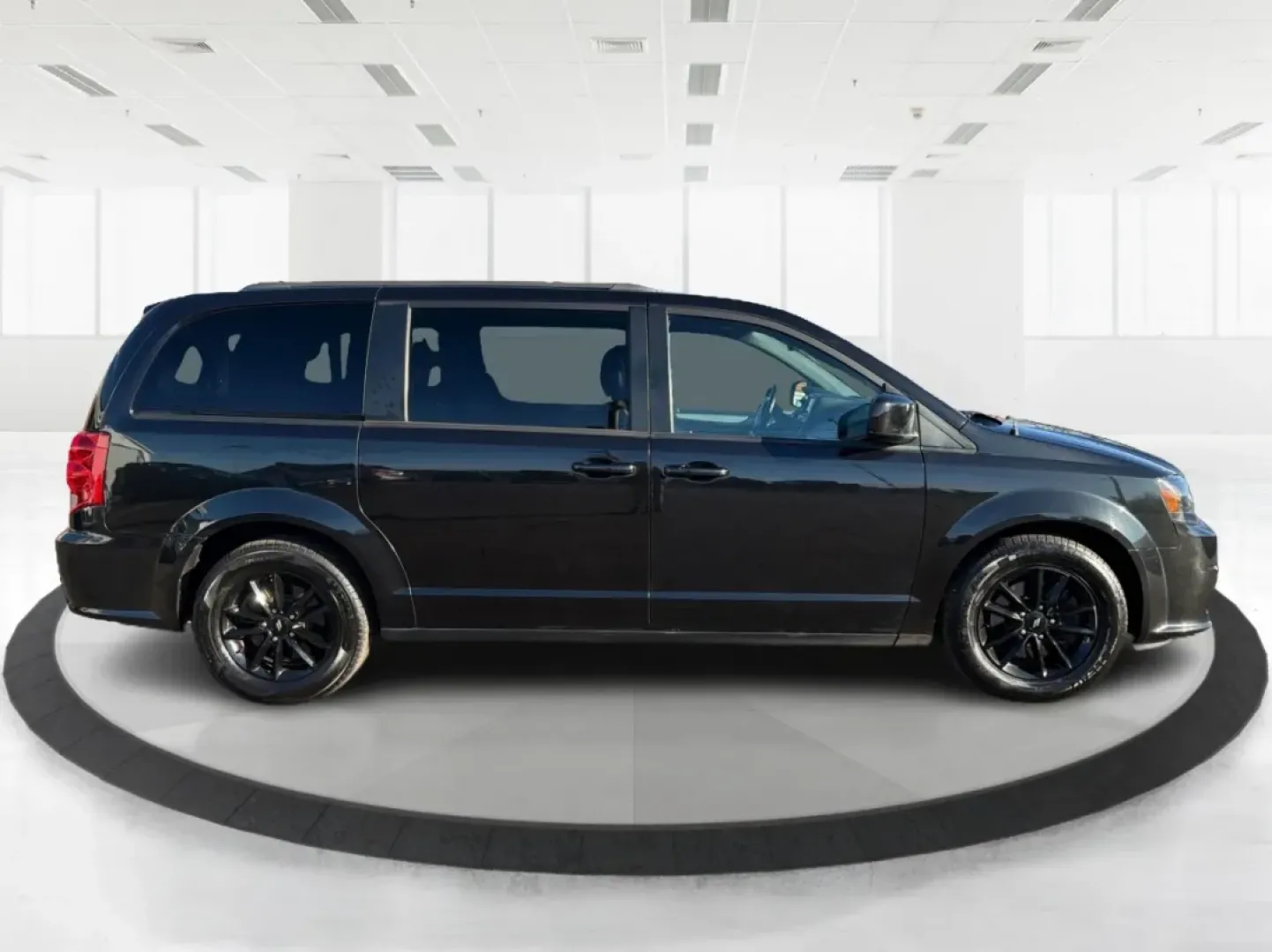 2019 Dodge Grand Caravan GT (2C4RDGEG3KR) with an Pentastar 3.6L V-6 DOHC engine, located at 8750 N County Rd 25A, Piqua, OH, 45356, (937) 908-9800, 40.164391, -84.232513 - Step into the world of family adventures and daily commutes with the 2019 Dodge Grand Caravan GT, now available at Advantage Car and Credit - Piqua in Piqua, OH. Whether you're shuttling the kids to soccer practice or planning a weekend getaway, this versatile passenger van is designed to meet all y - Photo#1