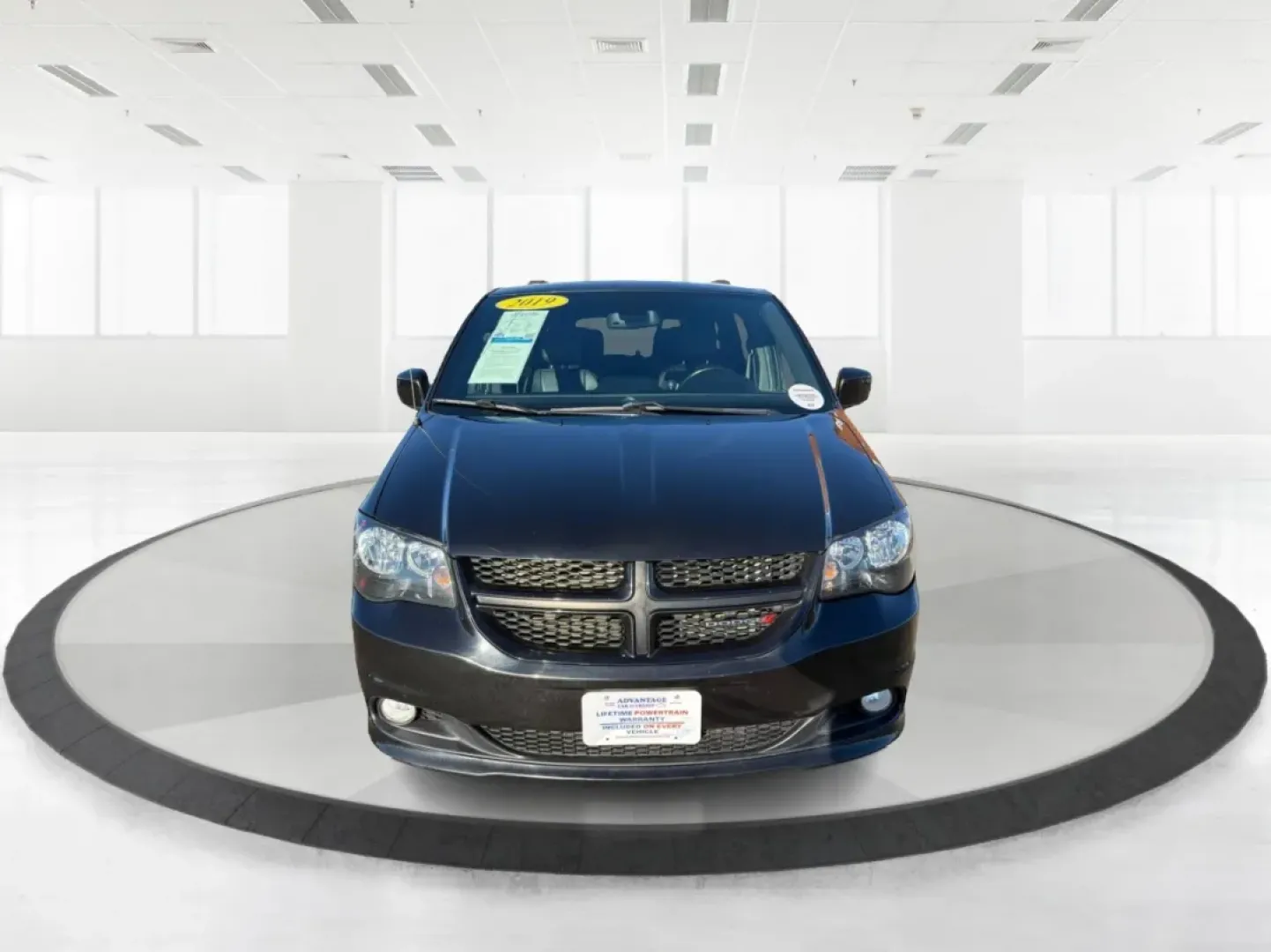 2019 Dodge Grand Caravan GT (2C4RDGEG3KR) with an Pentastar 3.6L V-6 DOHC engine, located at 1099 N County Rd 25A, Troy, OH, 45373, (937) 908-9800, 40.057079, -84.212883 - Step into the world of family adventures and daily commutes with the 2019 Dodge Grand Caravan GT, now available at Advantage Car and Credit - Piqua in Piqua, OH. Whether you're shuttling the kids to soccer practice or planning a weekend getaway, this versatile passenger van is designed to meet all y - Photo#7