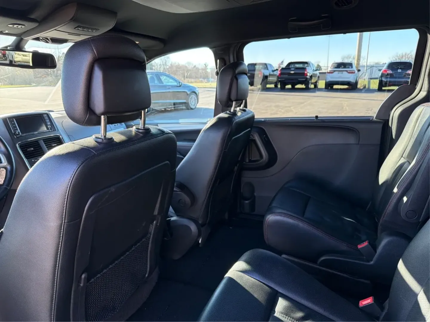 2019 Dodge Grand Caravan GT (2C4RDGEG3KR) with an Pentastar 3.6L V-6 DOHC engine, located at 1099 N County Rd 25A, Troy, OH, 45373, (937) 908-9800, 40.057079, -84.212883 - Step into the world of family adventures and daily commutes with the 2019 Dodge Grand Caravan GT, now available at Advantage Car and Credit - Piqua in Piqua, OH. Whether you're shuttling the kids to soccer practice or planning a weekend getaway, this versatile passenger van is designed to meet all y - Photo#10