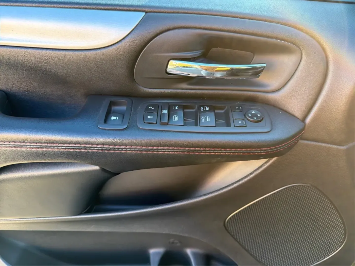 2019 Dodge Grand Caravan GT (2C4RDGEG3KR) with an Pentastar 3.6L V-6 DOHC engine, located at 1099 N County Rd 25A, Troy, OH, 45373, (937) 908-9800, 40.057079, -84.212883 - Step into the world of family adventures and daily commutes with the 2019 Dodge Grand Caravan GT, now available at Advantage Car and Credit - Piqua in Piqua, OH. Whether you're shuttling the kids to soccer practice or planning a weekend getaway, this versatile passenger van is designed to meet all y - Photo#19