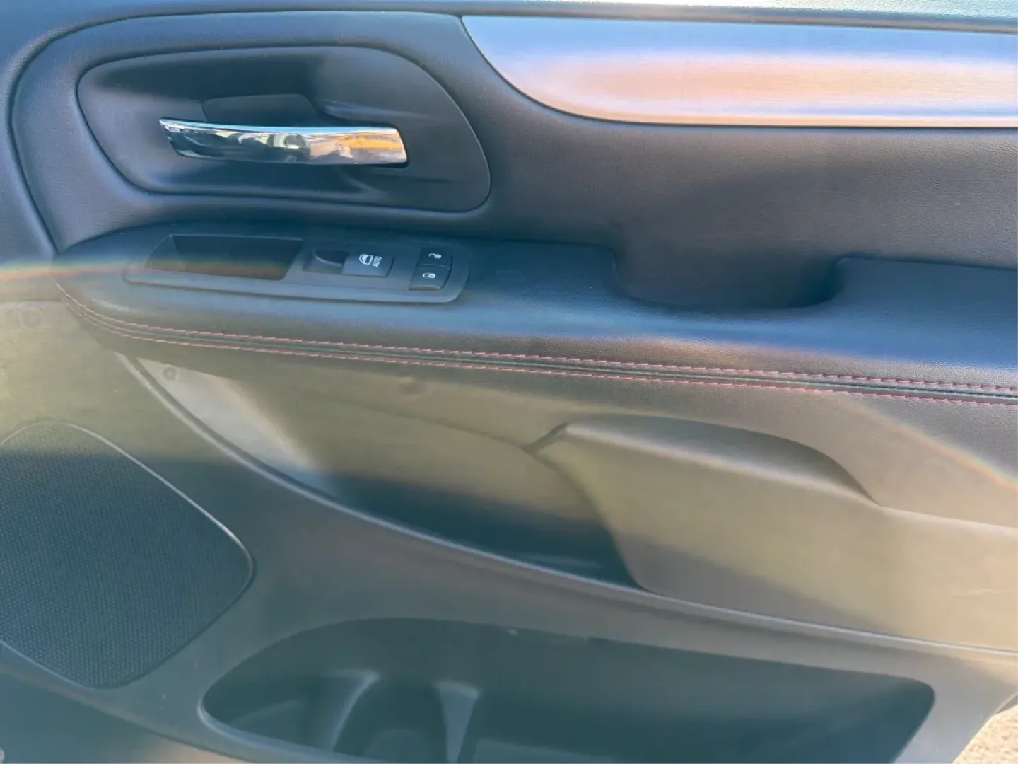 2019 Dodge Grand Caravan GT (2C4RDGEG3KR) with an Pentastar 3.6L V-6 DOHC engine, located at 1099 N County Rd 25A, Troy, OH, 45373, (937) 908-9800, 40.057079, -84.212883 - Step into the world of family adventures and daily commutes with the 2019 Dodge Grand Caravan GT, now available at Advantage Car and Credit - Piqua in Piqua, OH. Whether you're shuttling the kids to soccer practice or planning a weekend getaway, this versatile passenger van is designed to meet all y - Photo#20