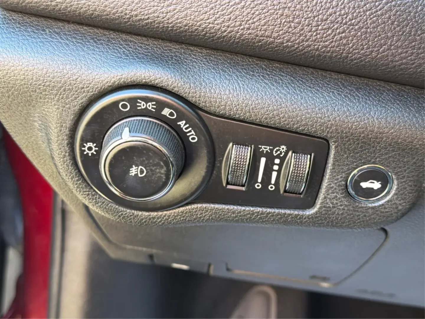 2015 Chrysler 200 C (1C3CCCCB6FN) with an Other engine, located at 4508 South Dixie Dr, Moraine, OH, 45439, (937) 908-9800, 39.689976, -84.218452 - **Elevate Your Everyday with the 2015 Chrysler 200 Sedan: Perfect for Your Lifestyle!**<br /> <br /> Are you searching for a reliable, stylish sedan that fits perfectly into your daily life? Look no further than this stunning 2015 Chrysler 200, available now at Advantage Car and Credit in Moraine, O - Photo#17