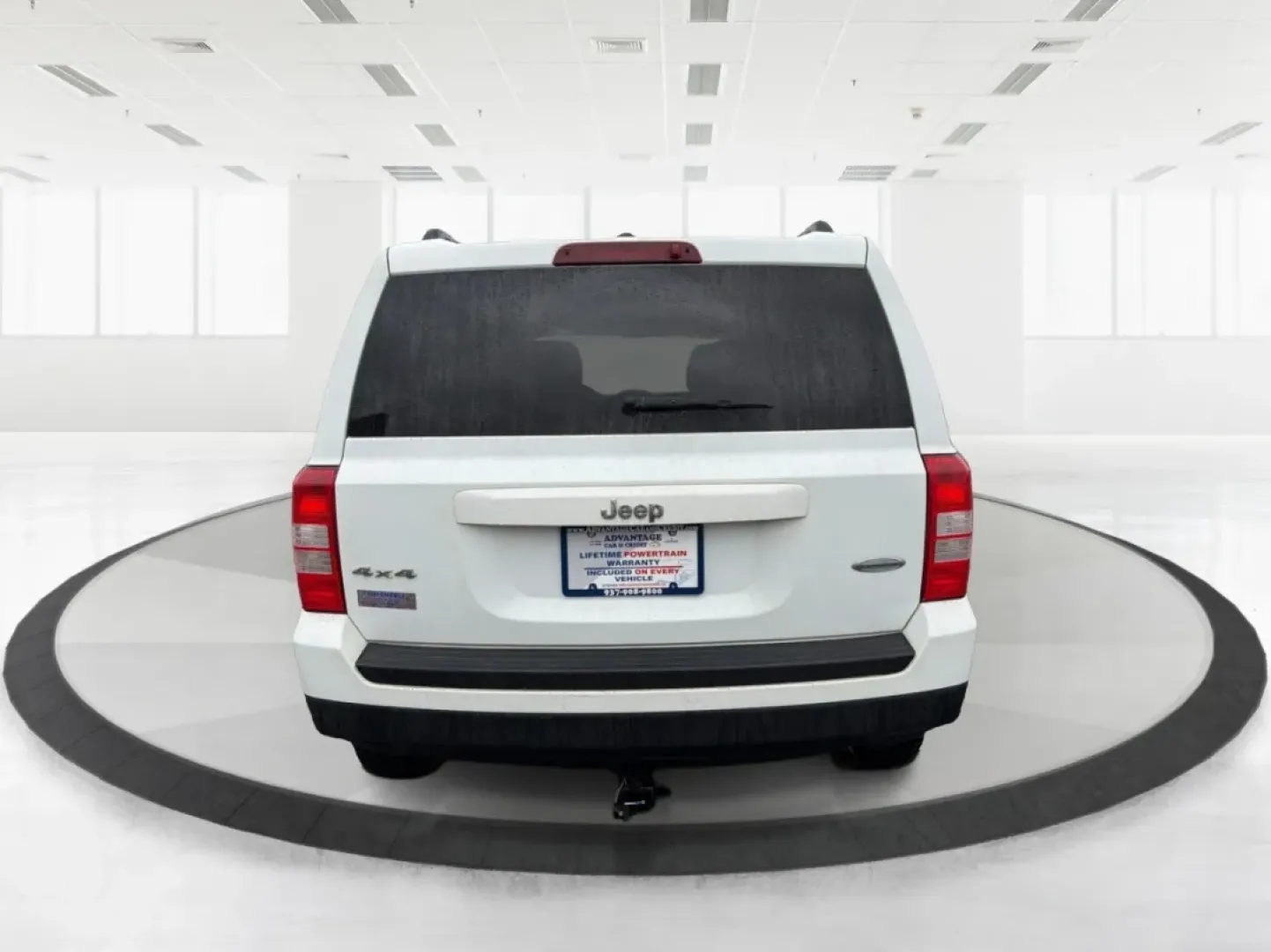 2016 Jeep Patriot Latitude (1C4NJRFB1GD) with an 2.4L I-4 DOHC engine, located at 1184 Kauffman Ave, Fairborn, OH, 45324, (937) 908-9800, 39.807072, -84.030914 - ### Discover Your Next Adventure with the 2016 Jeep Patriot Latitude at Advantage Car and Credit Fairborn<br /> <br /> Embrace the freedom of the open road with the remarkable 2016 Jeep Patriot Latitude, available now at Advantage Car and Credit in Fairborn, OH. This versatile SUV is ideal for thos - Photo#3