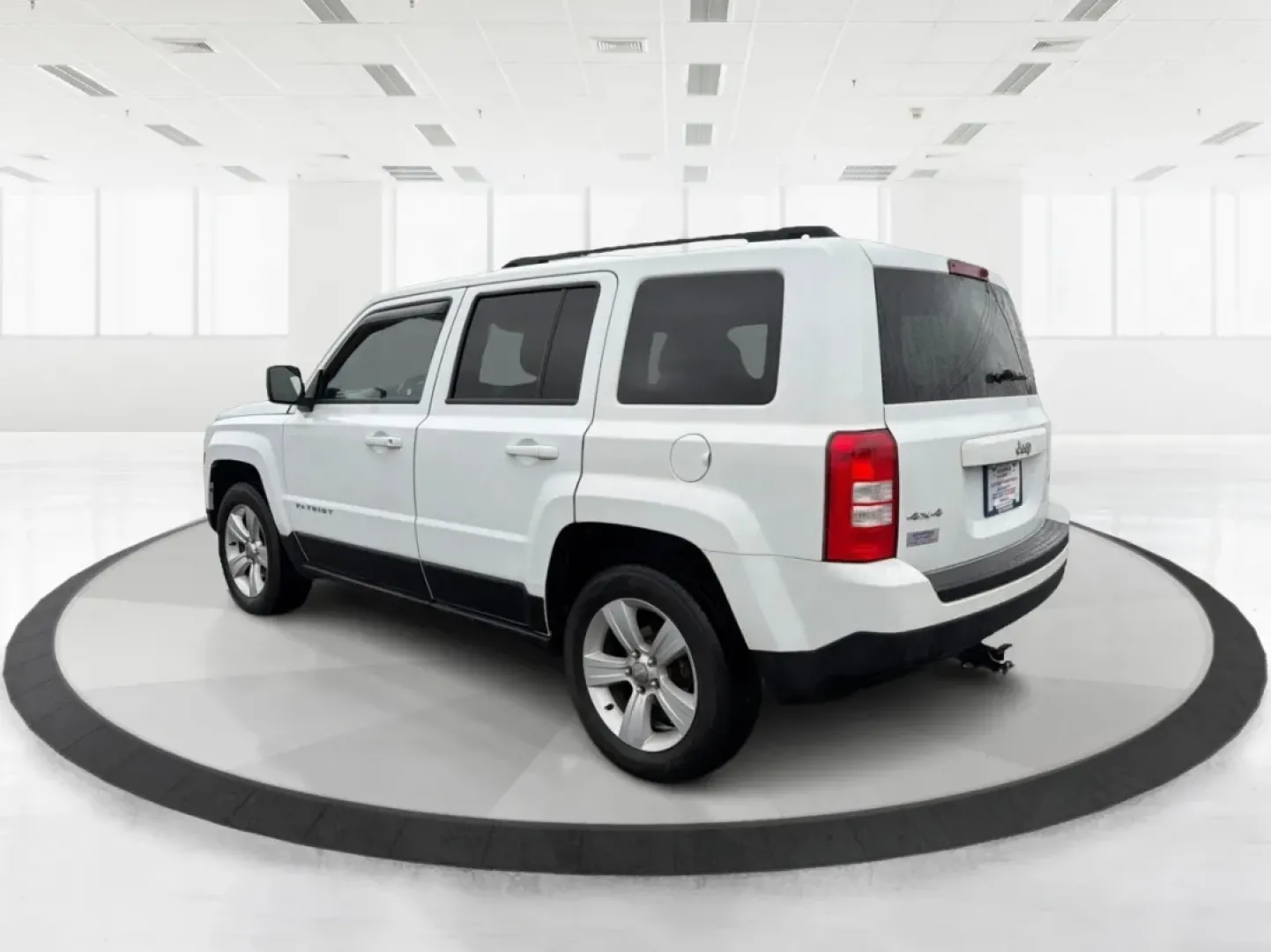 2016 Jeep Patriot Latitude (1C4NJRFB1GD) with an 2.4L I-4 DOHC engine, located at 1184 Kauffman Ave, Fairborn, OH, 45324, (937) 908-9800, 39.807072, -84.030914 - ### Discover Your Next Adventure with the 2016 Jeep Patriot Latitude at Advantage Car and Credit Fairborn<br /> <br /> Embrace the freedom of the open road with the remarkable 2016 Jeep Patriot Latitude, available now at Advantage Car and Credit in Fairborn, OH. This versatile SUV is ideal for thos - Photo#4