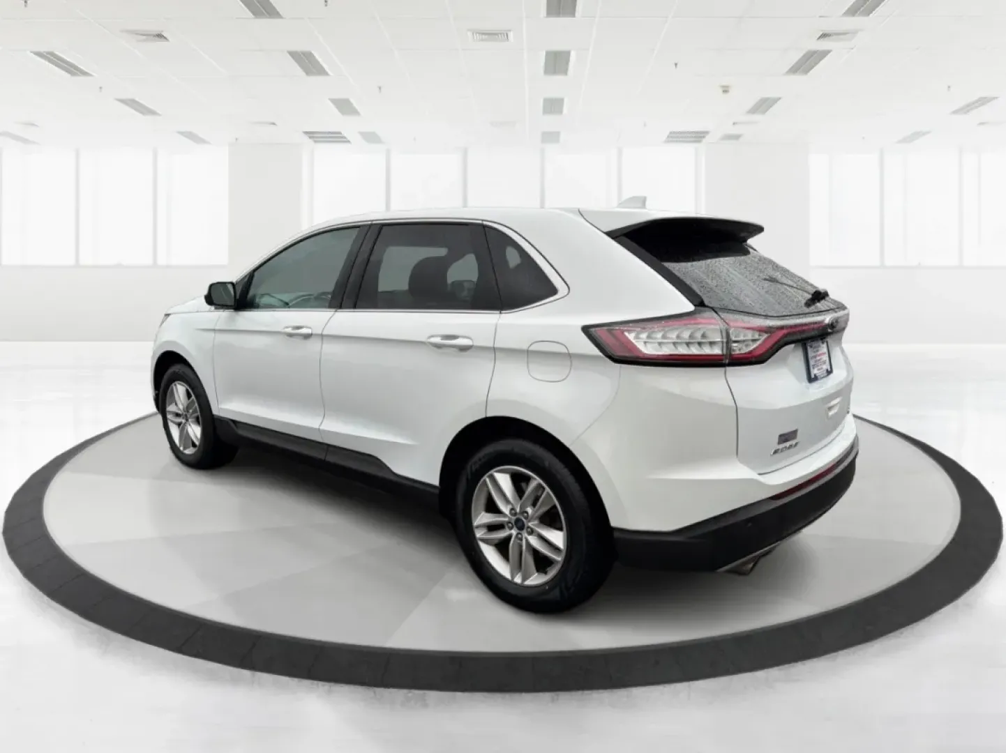 2016 Ford Edge SEL (2FMPK3J98GB) with an Other engine, located at 1099 N County Rd 25A, Troy, OH, 45373, (937) 908-9800, 40.057079, -84.212883 - ### Experience Comfort and Versatility in the 2016 Ford Edge SEL at Advantage Car and Credit - Troy<br /> <br /> Looking for the perfect blend of style, comfort, and functionality? The 2016 Ford Edge SEL, available at Advantage Car and Credit in Troy, OH, is tailored for those who lead an active lif - Photo#4