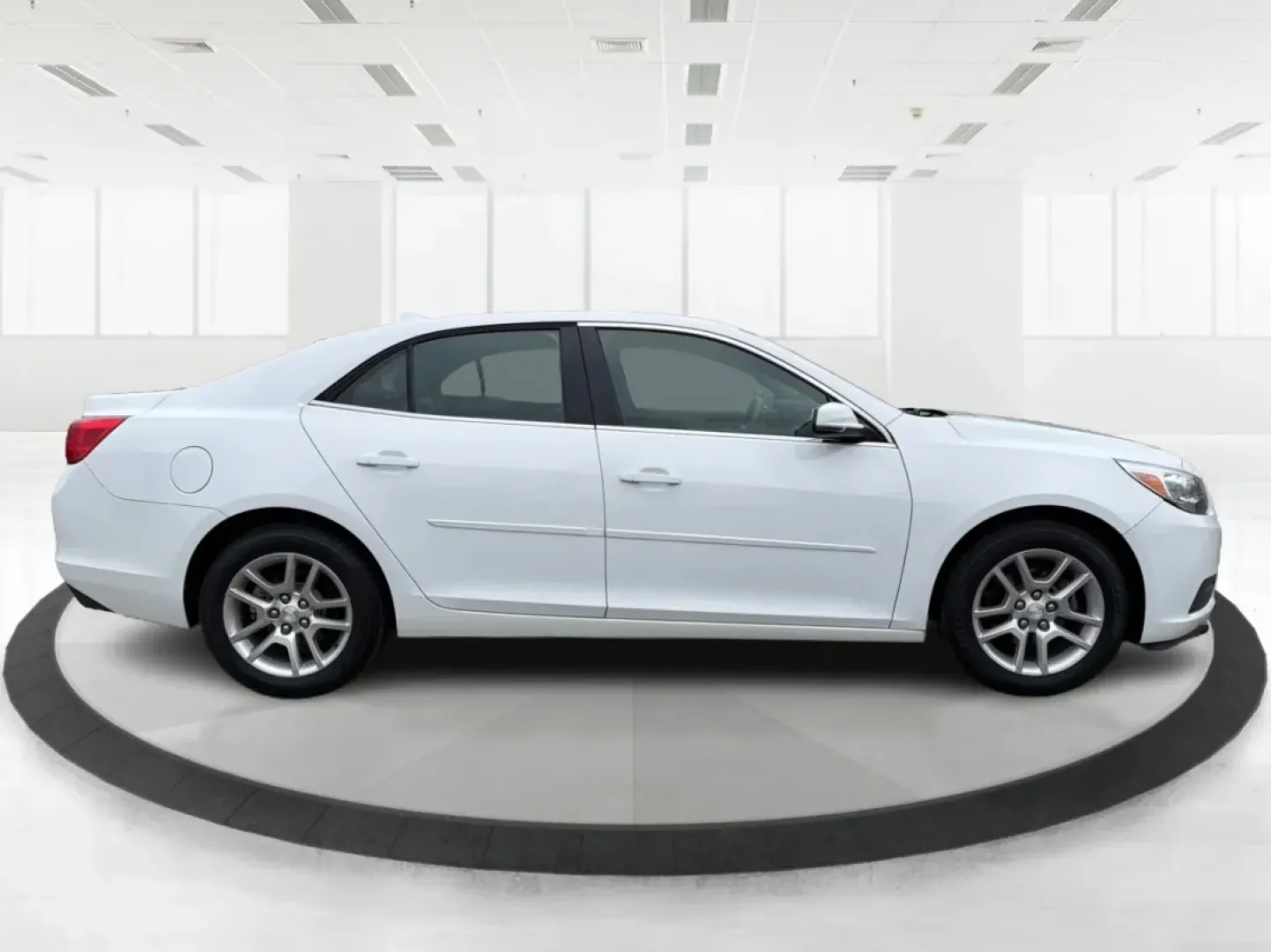 2013 Chevrolet Malibu 1LT (1G11C5SA5DF) with an ECOTEC 2.5L I-4 gasoline direct injection engine, located at 4508 South Dixie Dr, Moraine, OH, 45439, (937) 908-9800, 39.689976, -84.218452 - **Experience Comfort and Reliability with the 2013 Chevrolet Malibu 1LT at Advantage Car and Credit - Moraine**<br /> <br /> Are you searching for the perfect vehicle that combines comfort, style, and affordability? Look no further! The 2013 Chevrolet Malibu 1LT is ideal for daily commuters, growing - Photo#1