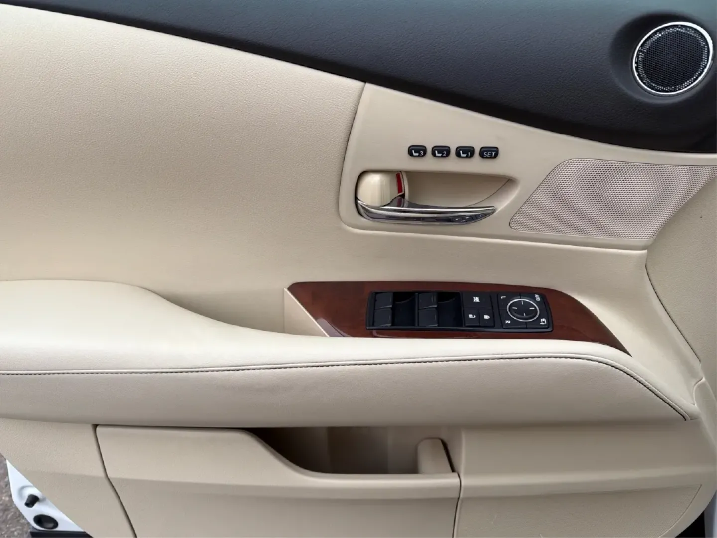 2015 Lexus RX 350 F Sport | Crafted Line (2T2BK1BA3FC) with an 3.5L V-6 DOHC engine, located at 880 E. National Road, Vandalia, OH, 45377, (937) 908-9800, 39.891918, -84.183594 - **Elevate Your Drive with the 2015 Lexus RX 350 Perfect for Family Adventures and Daily Commutes!**<br /> <br /> Are you ready to enhance your lifestyle with a vehicle that combines luxury, performance, and reliability? Look no further than the stunning 2015 Lexus RX 350 at Advantage Car and Credit - Photo#18