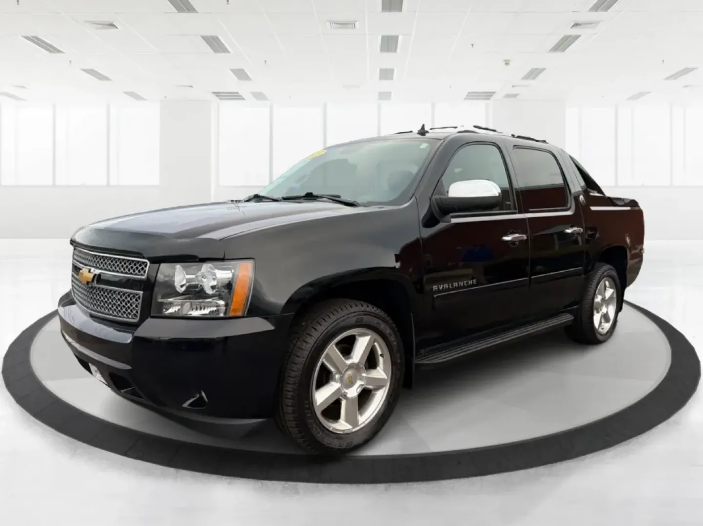 2013 Chevrolet Avalanche LT (3GNTKFE78DG) with an Vortec 5.3L V-8 variable valve control engine, located at 401 Woodman Dr, Riverside, OH, 45431, (937) 908-9800, 39.760899, -84.123421 - Experience Adventure and Utility Like Never Before with the 2013 Chevrolet Avalanche LT from Advantage Car and Credit - Riverside!<br /> <br /> Whether you're gearing up for weekend adventures or simply need a reliable ride for your daily commute, this 2013 Chevrolet Avalanche LT checks all the boxe - Photo#8